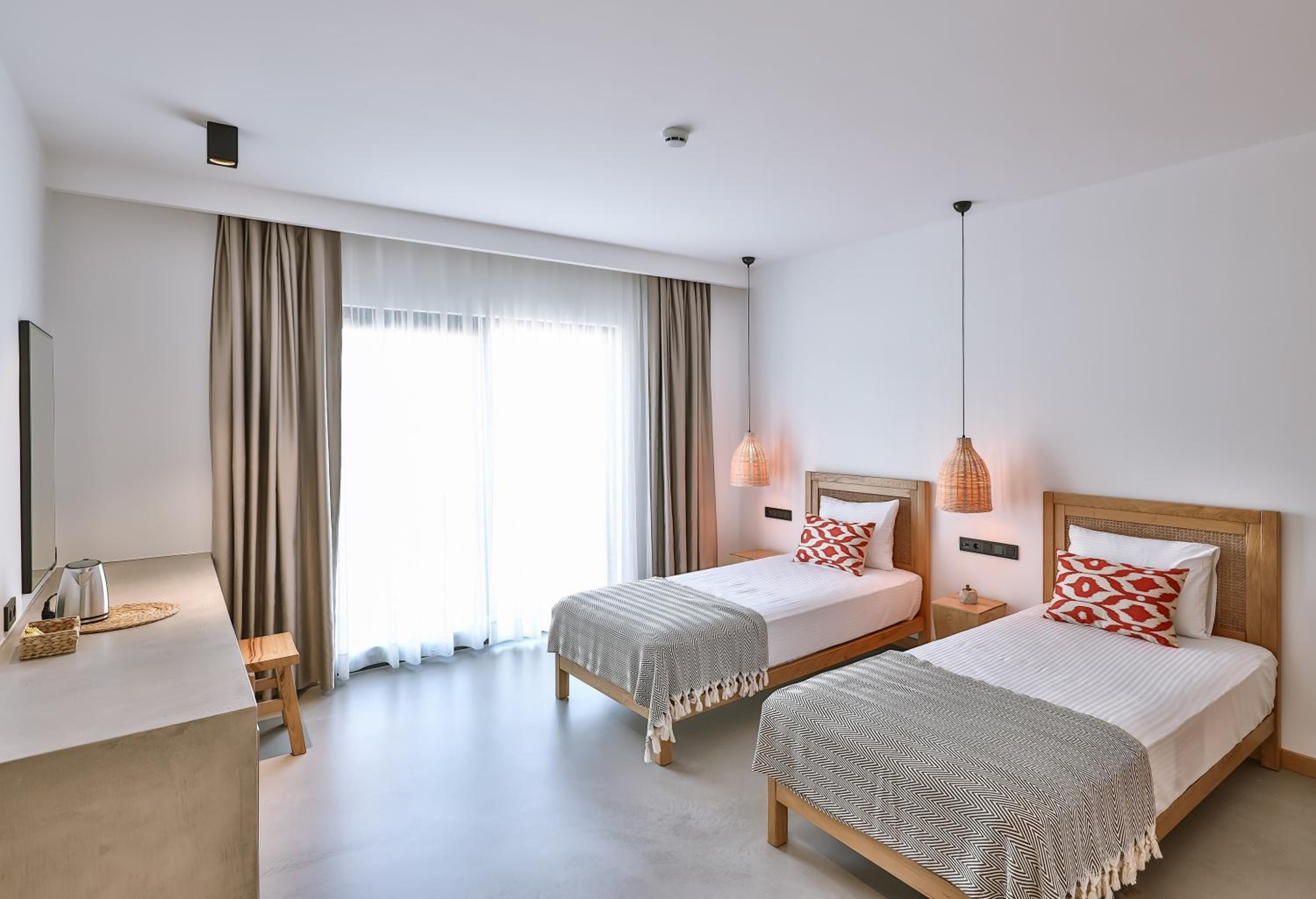 Standard Twin Room with Garden View - Photo 2