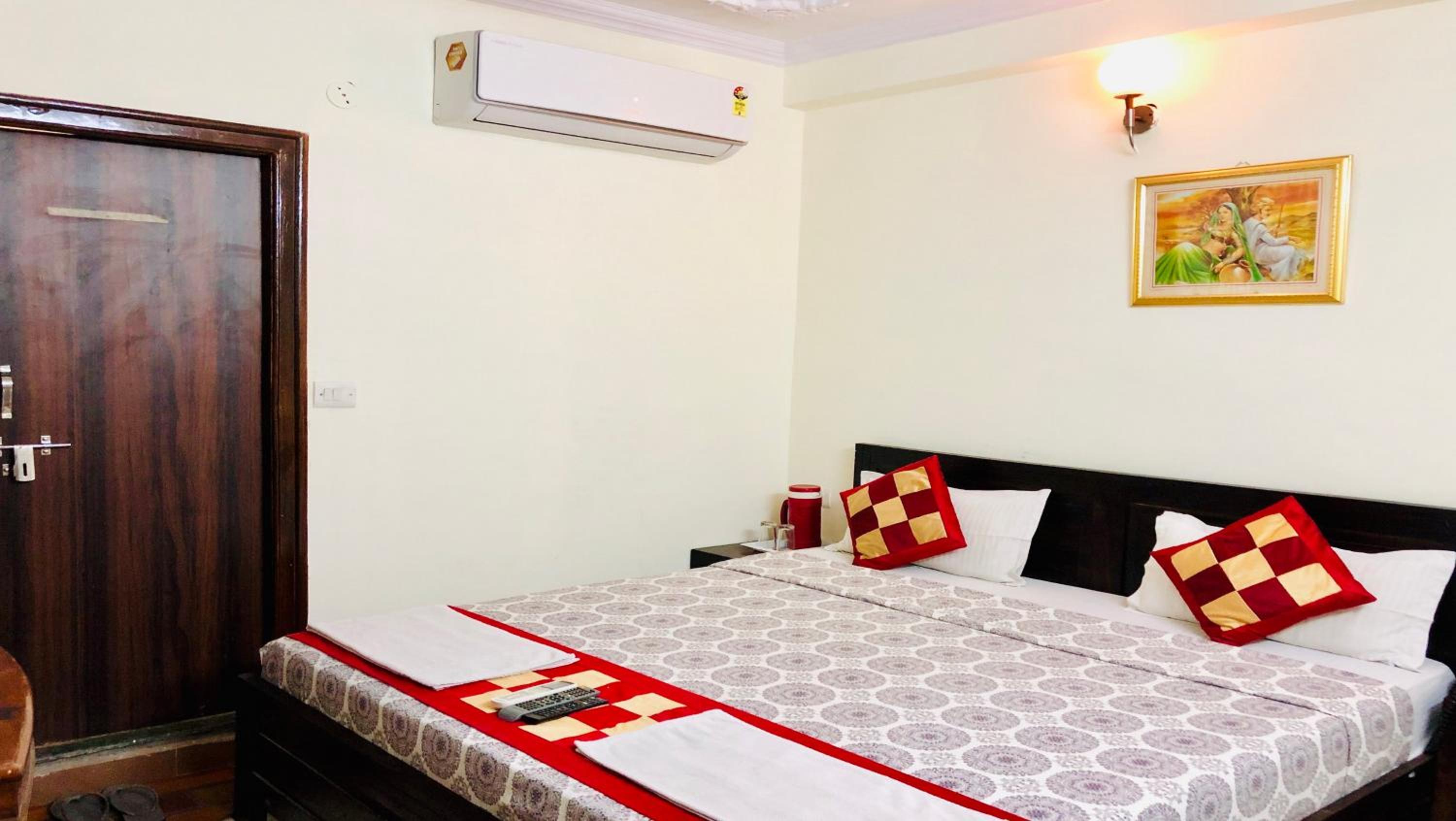 Deluxe Double or Twin Room - Photo 9