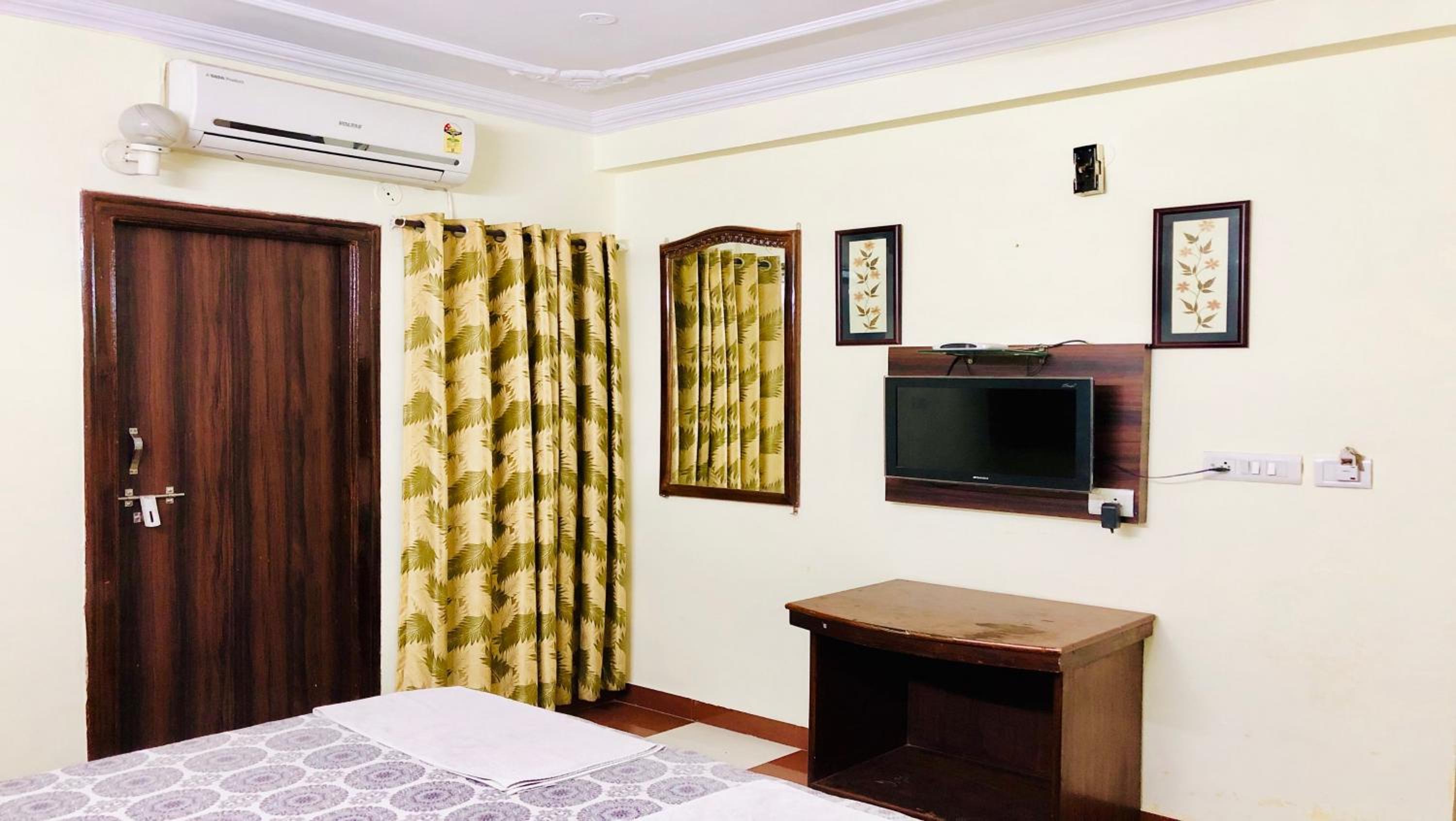 Deluxe Double or Twin Room - Photo 8