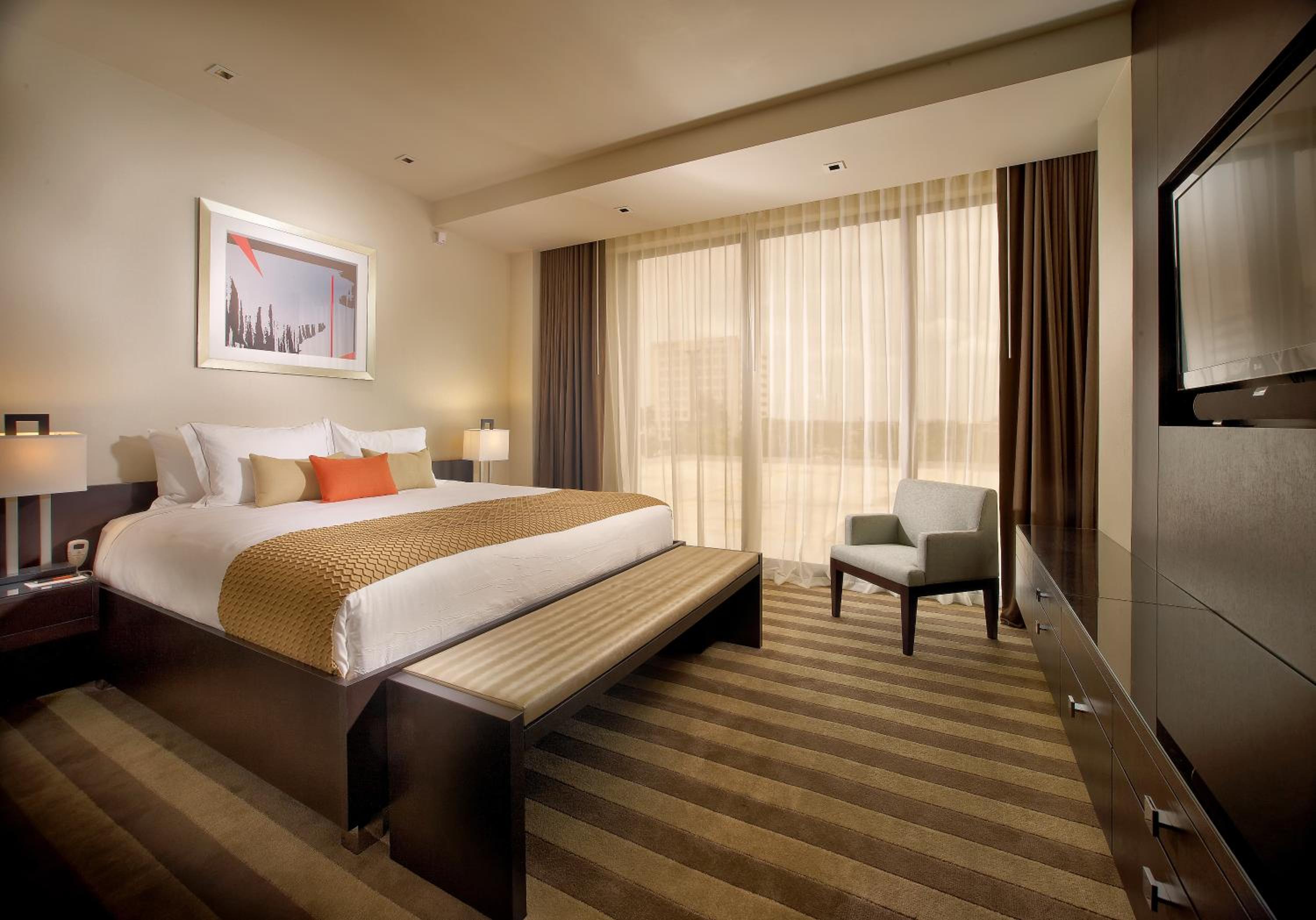 Business Suite - Photo 3