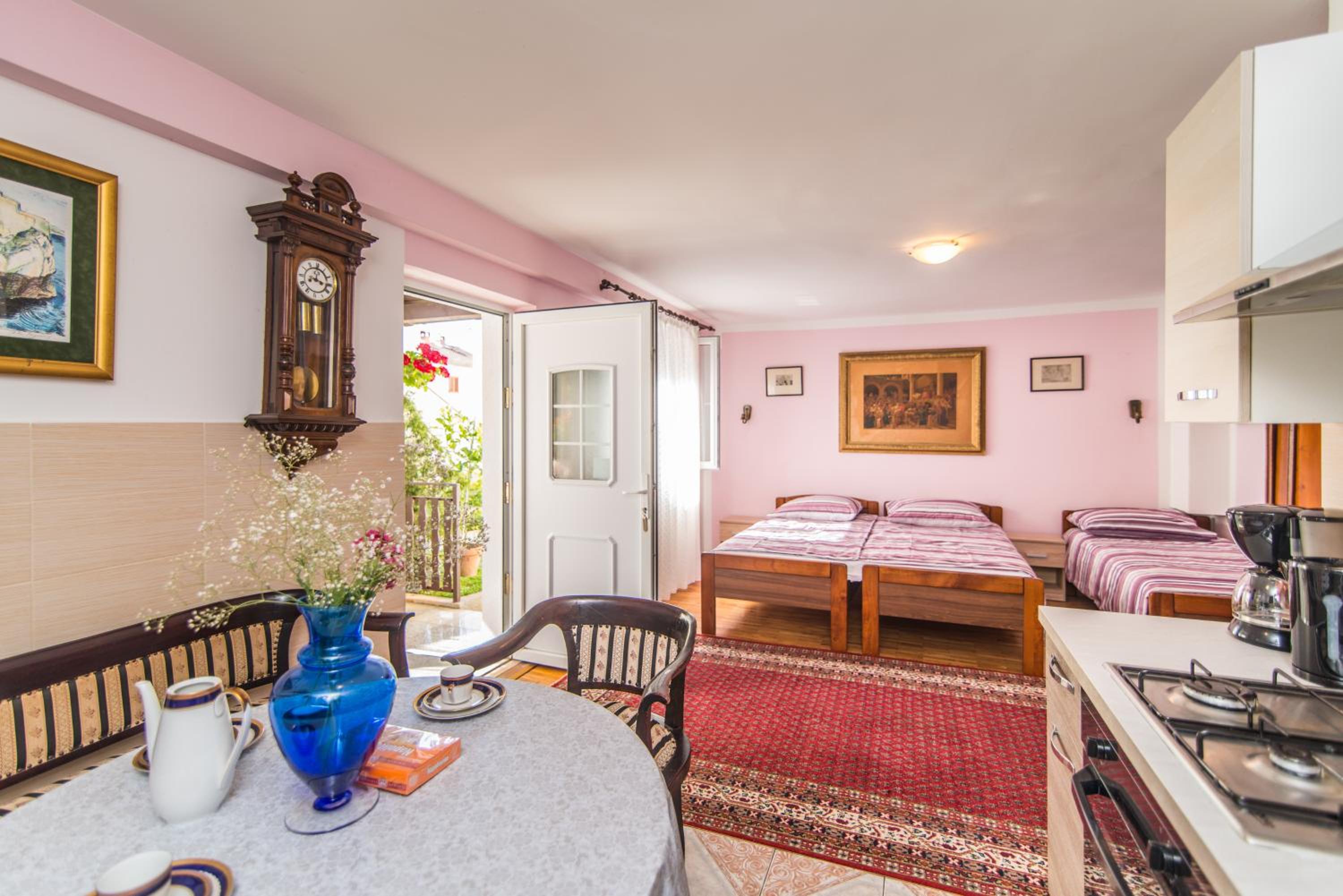 Studio Apartment
