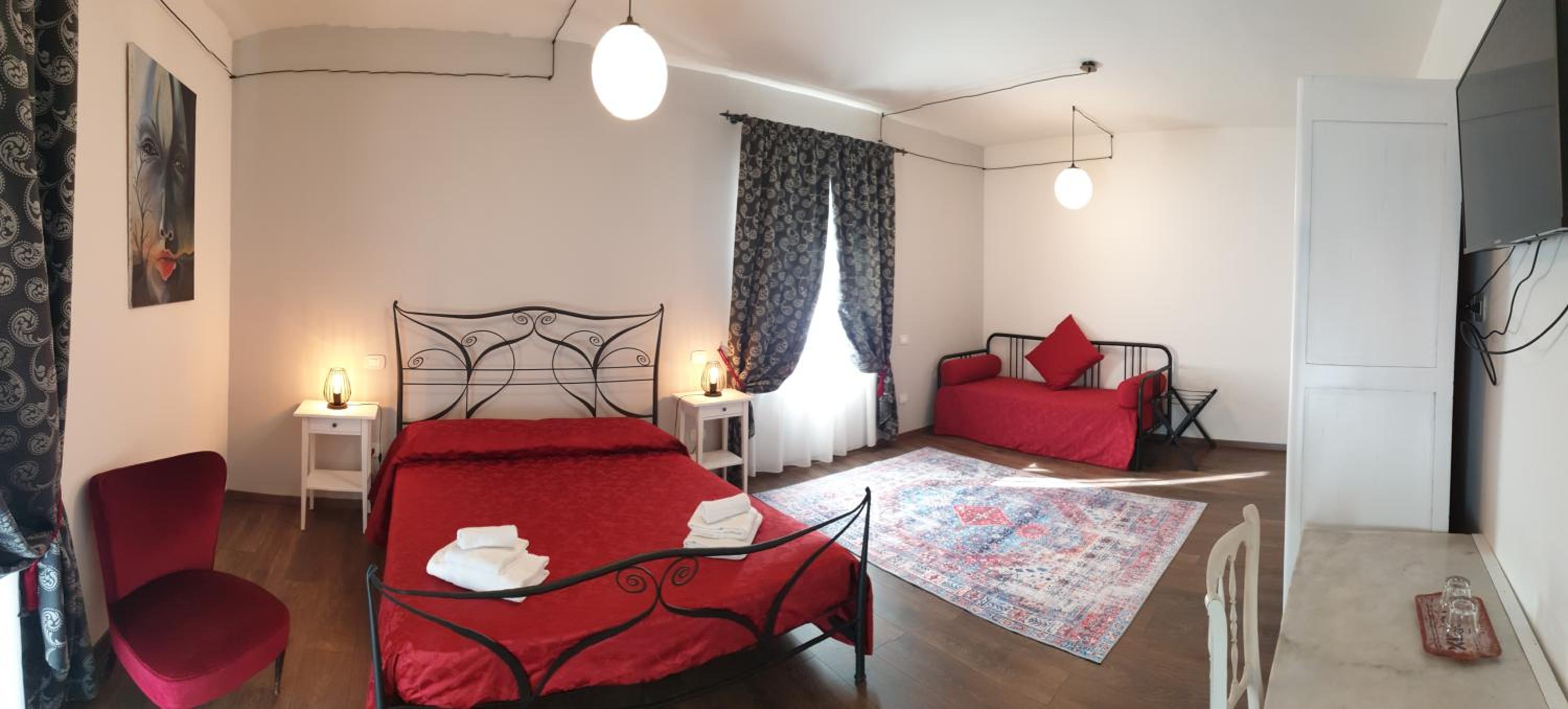 Deluxe Family Suite - Photo 9