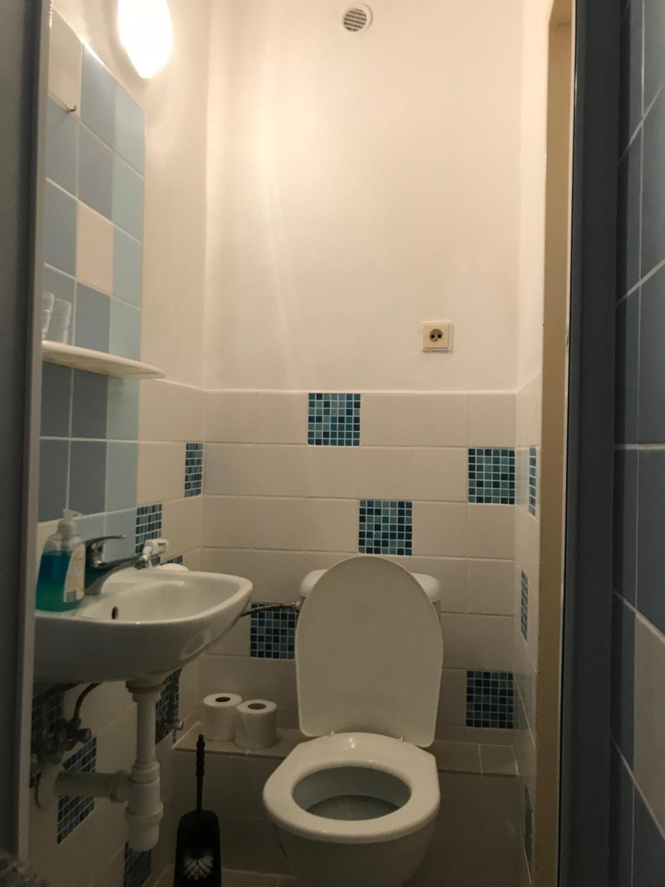 Twin Room - Photo 8
