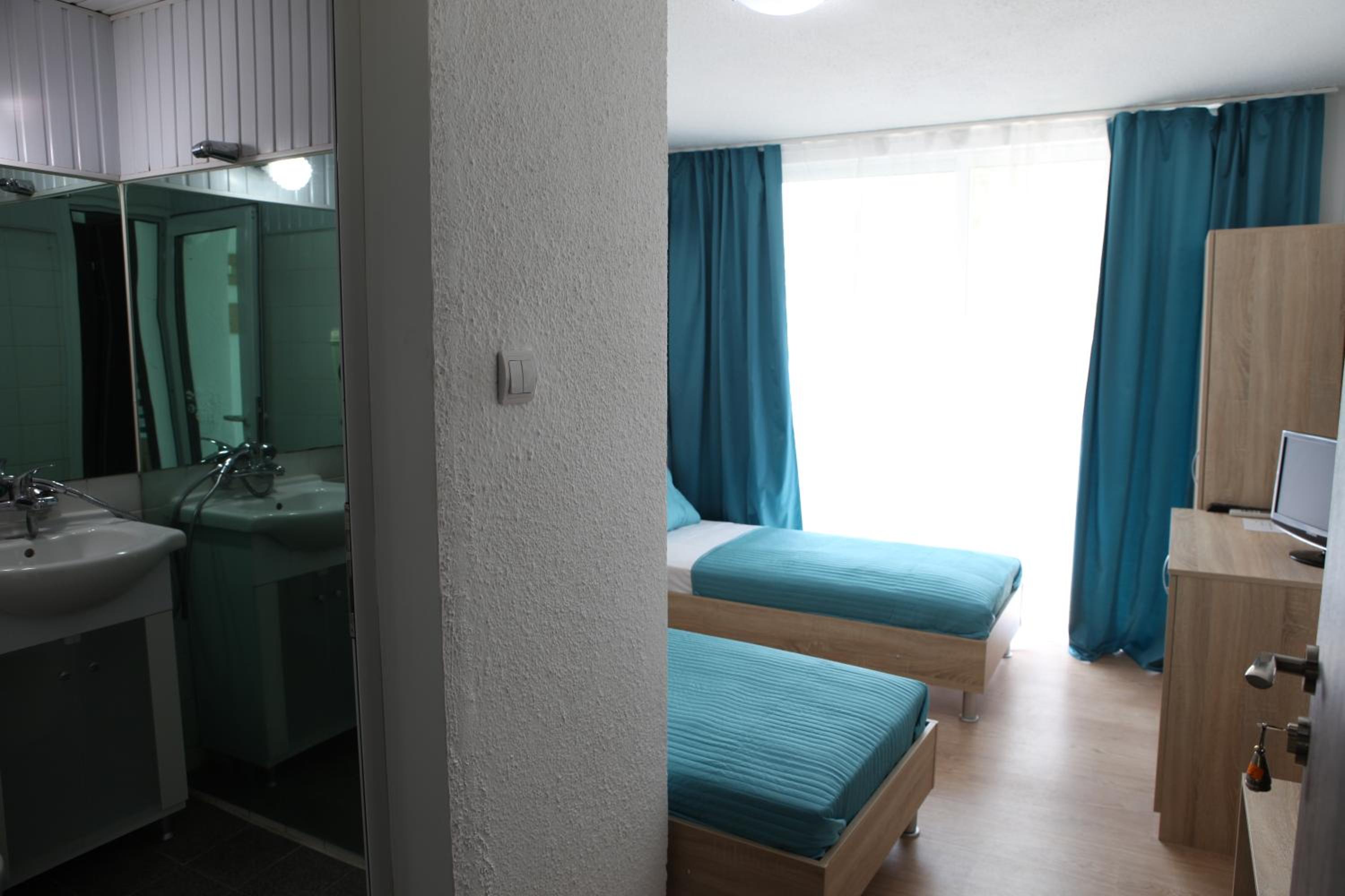 Twin Room with Mountain View photo 3
