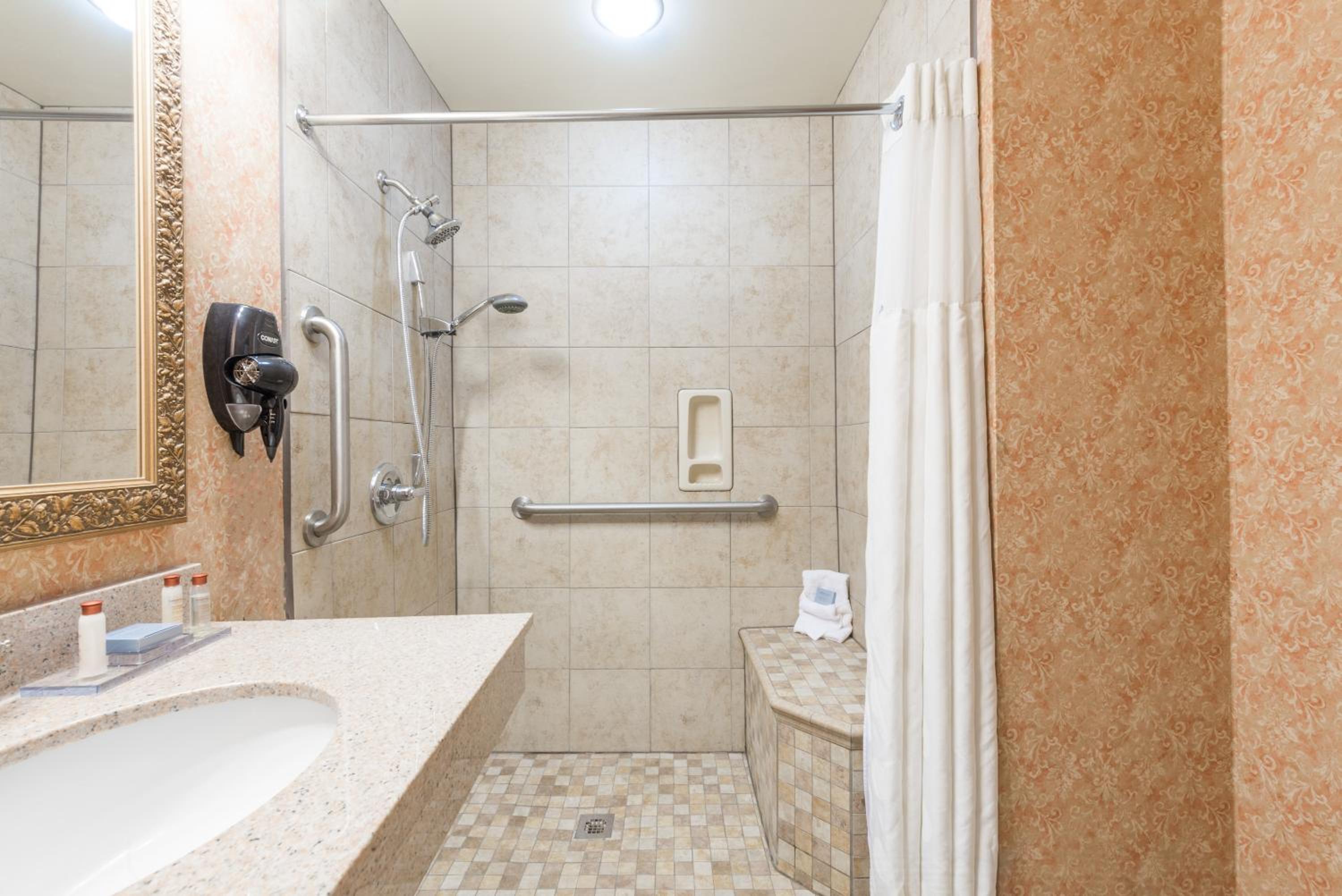 King Room with Roll-In Shower - Mobility/Hearing Accessible - Non-Smoking - Photo 2