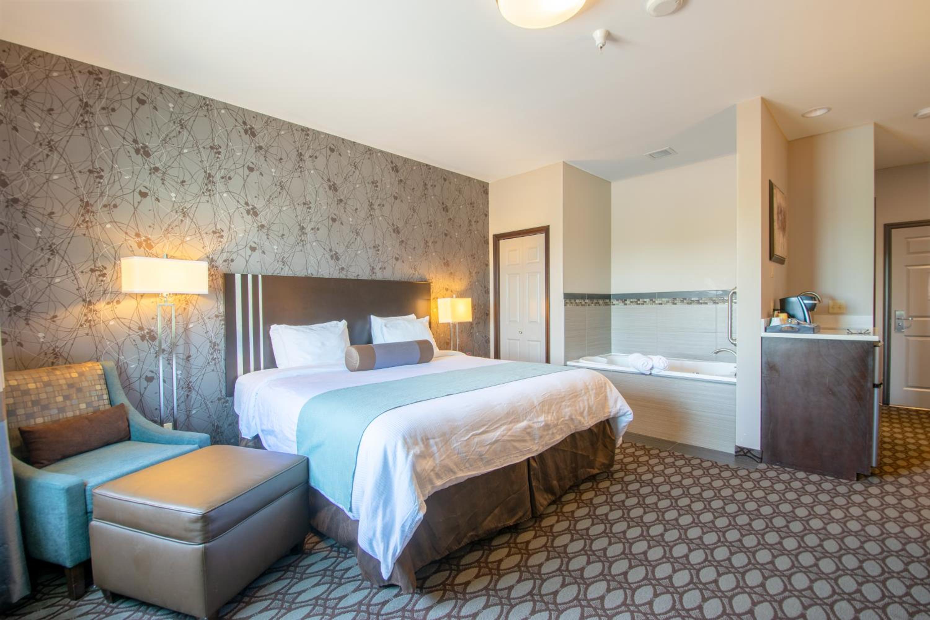 Deluxe King Room With View