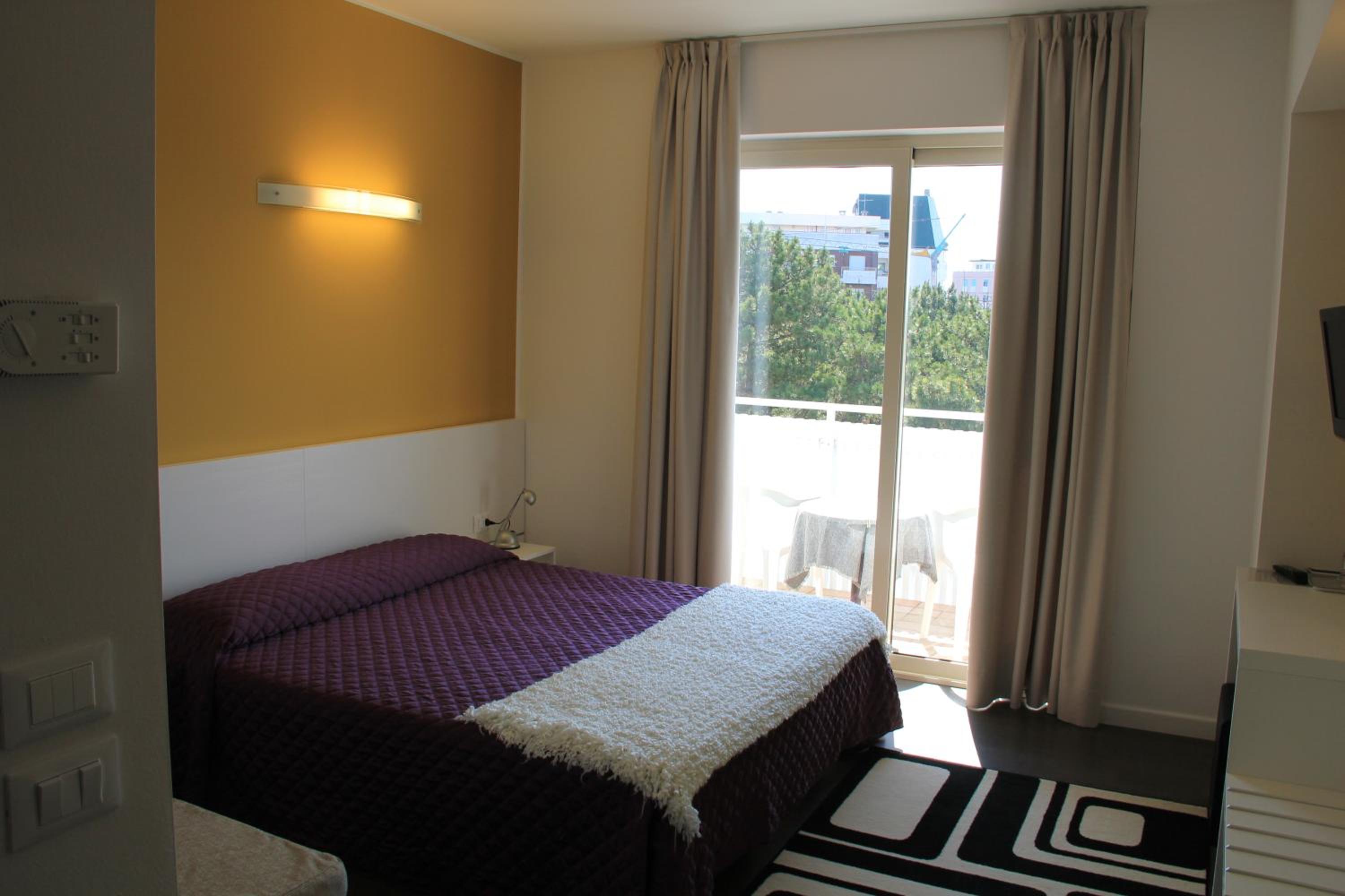 Superior Double Room with Balcony - Photo 17
