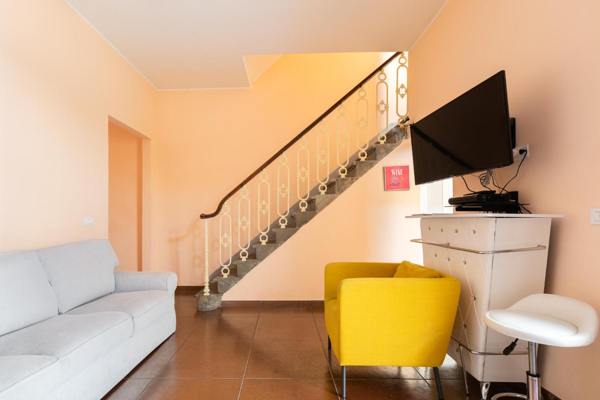 Five-Bedroom House photo 1