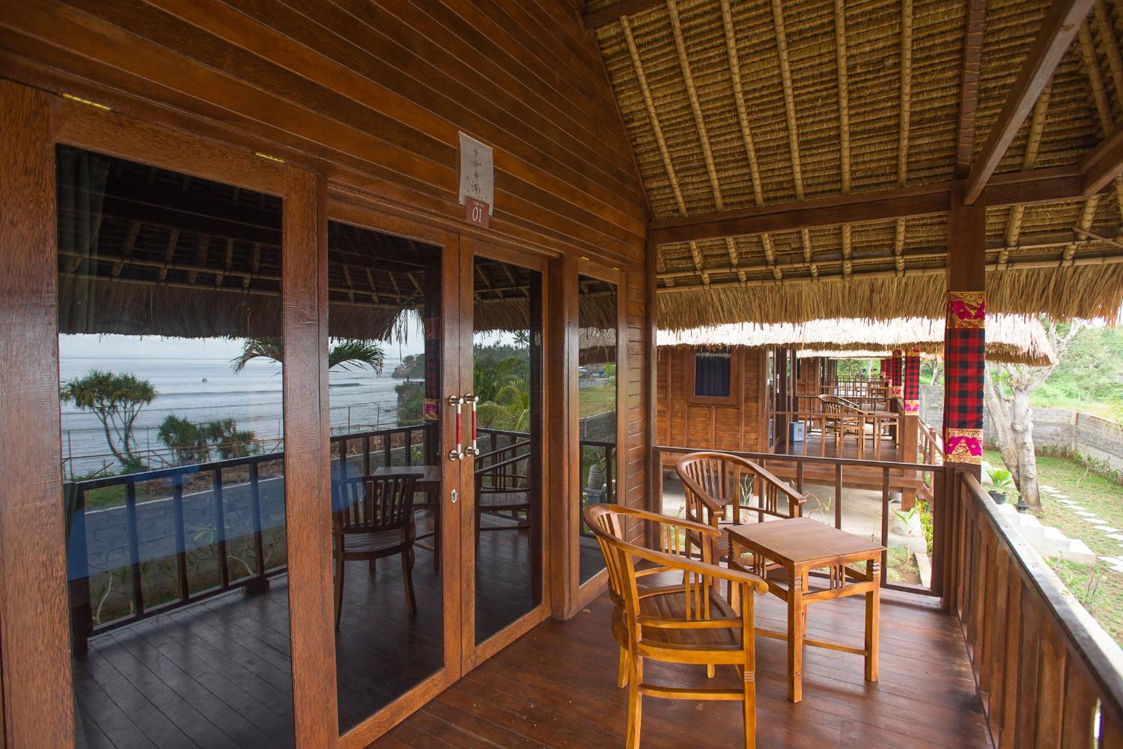 One-Bedroom Bungalow - Photo 2