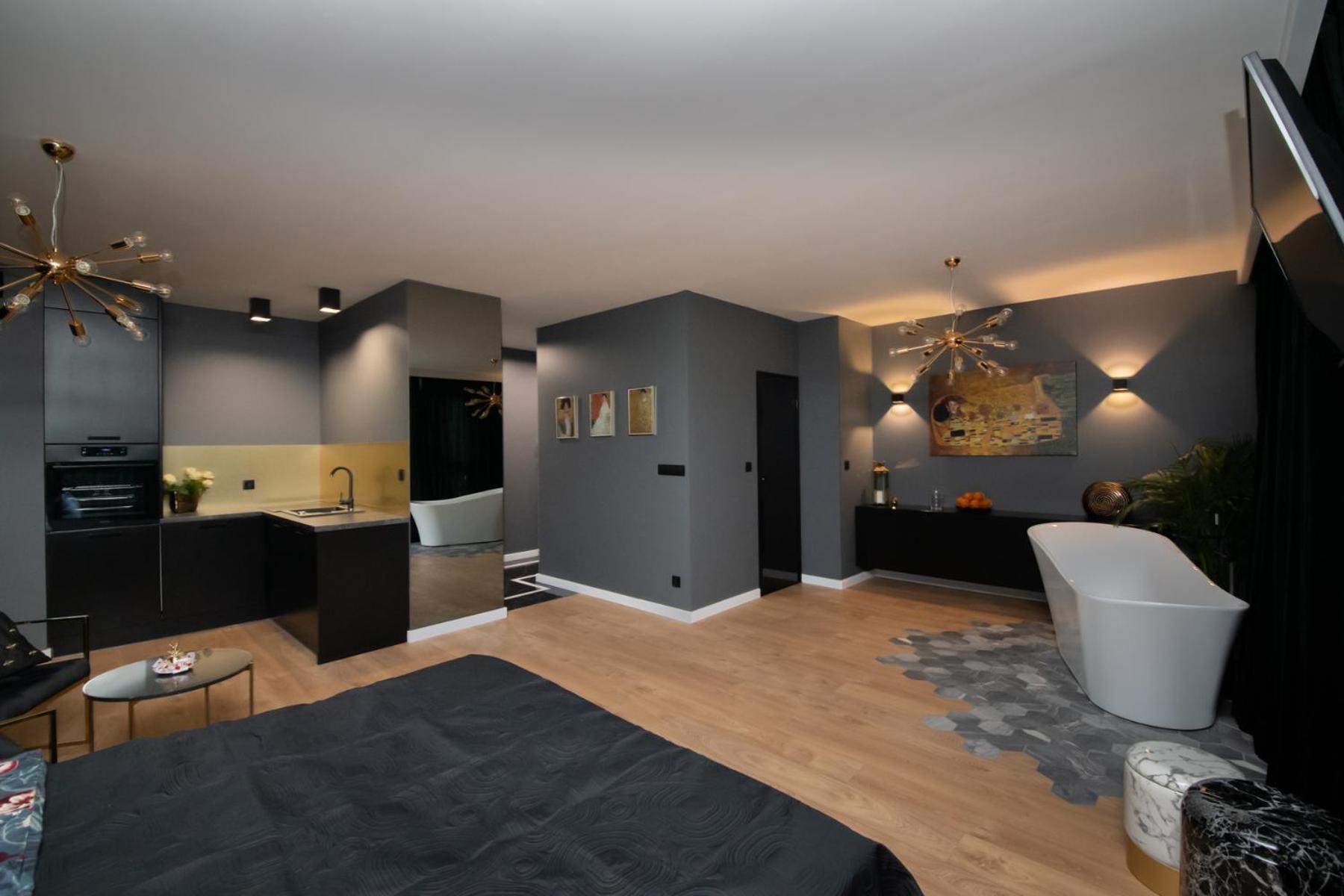 One-Bedroom Apartment - Photo 8