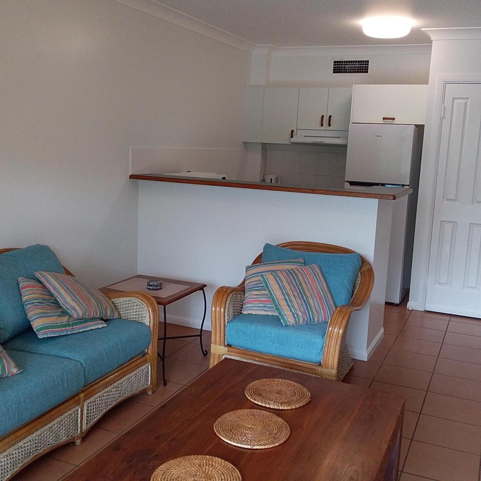 One-Bedroom Oceanfront Apartment (Balcony)