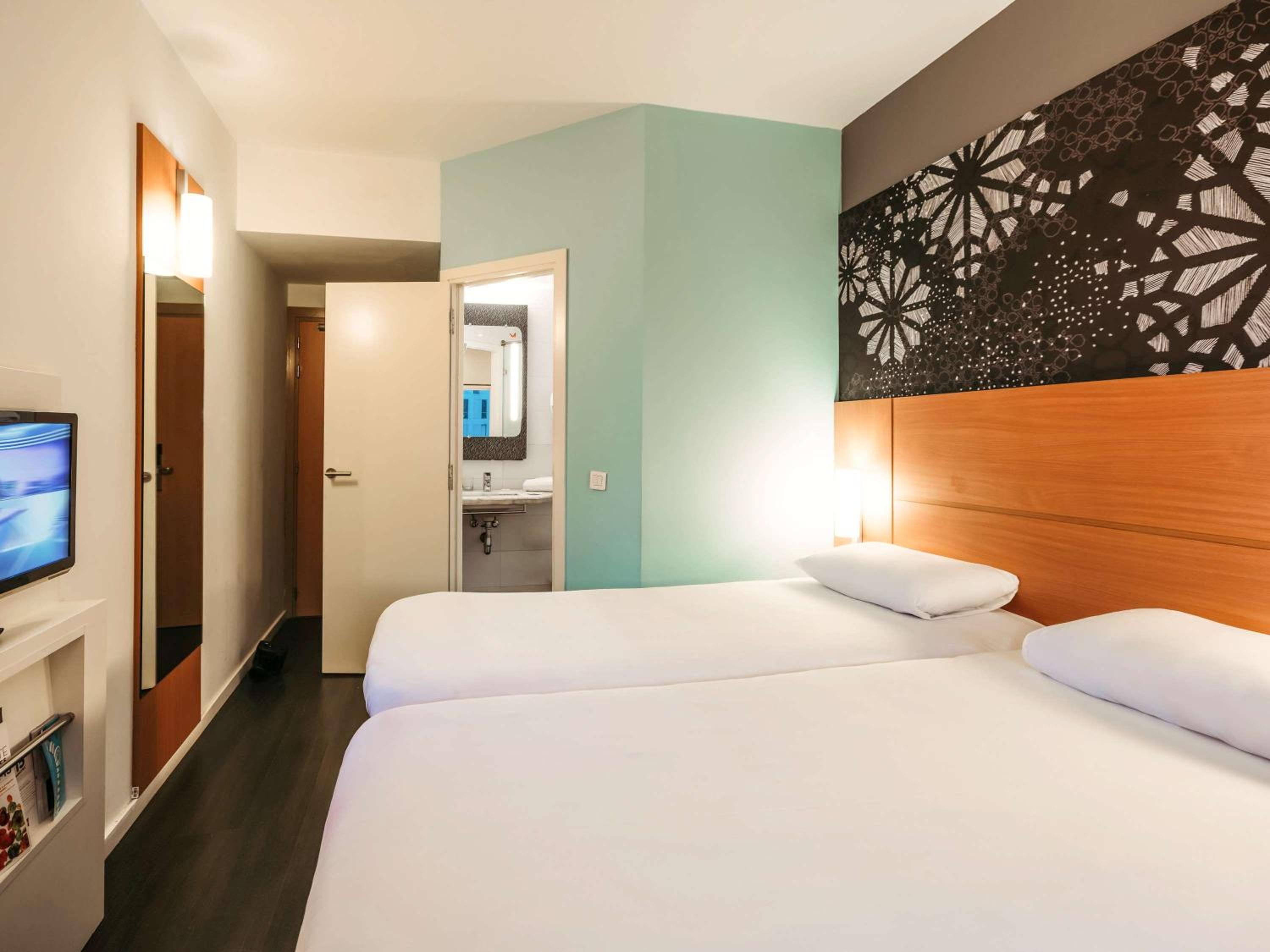 Standard Twin Room - Photo 1