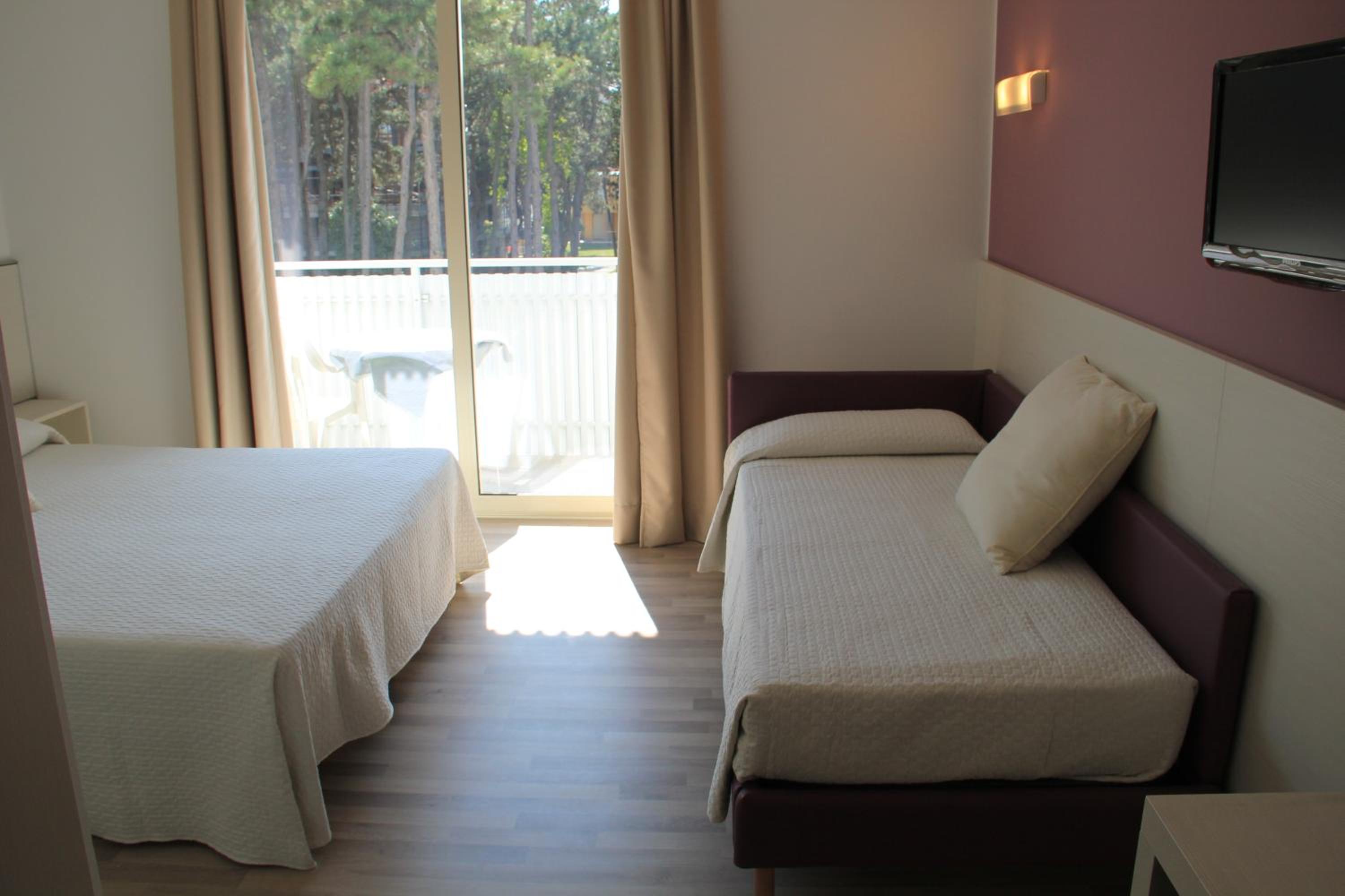 Triple Room with Balcony - Photo 5