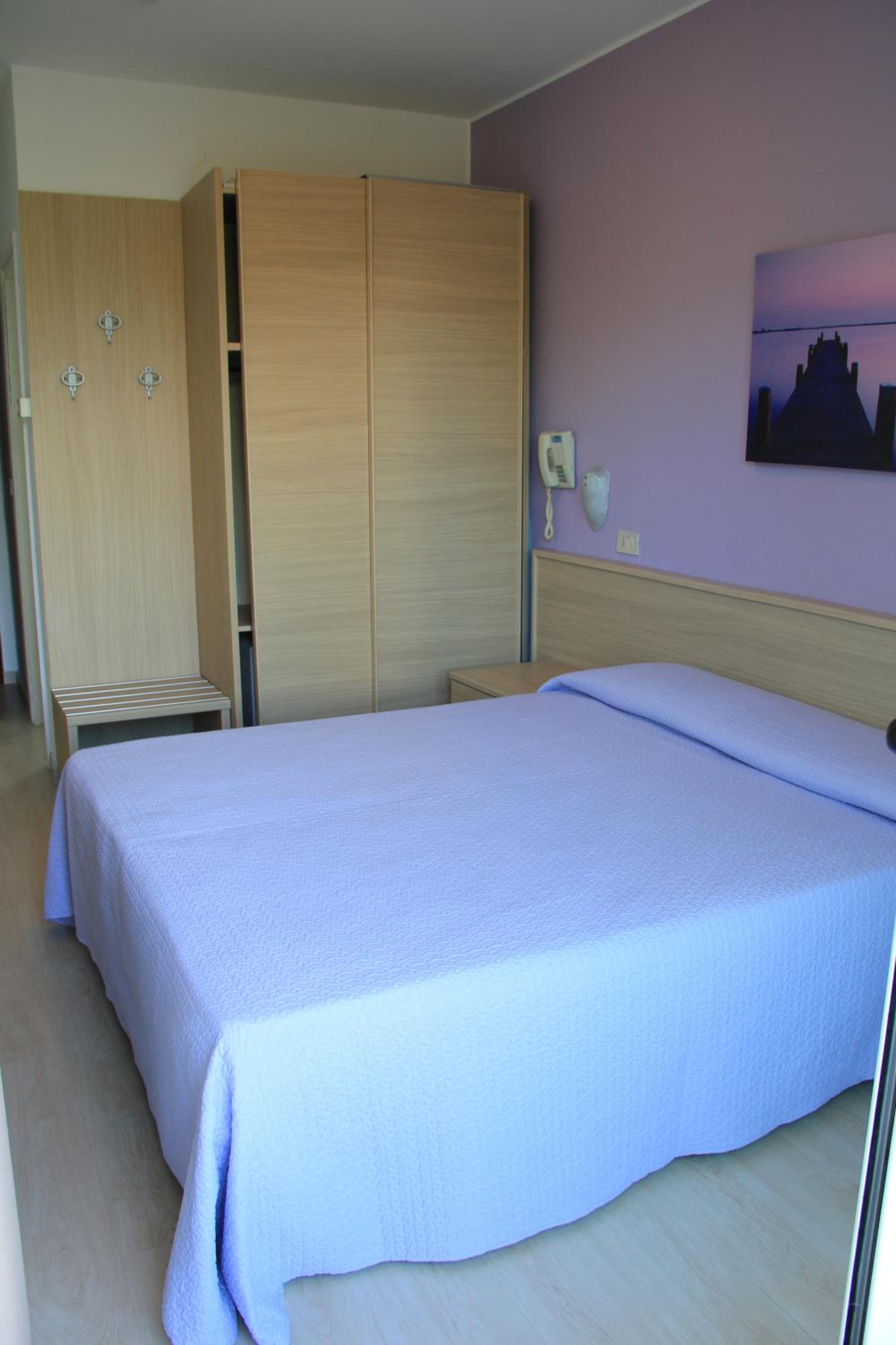 Double Room with Balcony - Photo 4