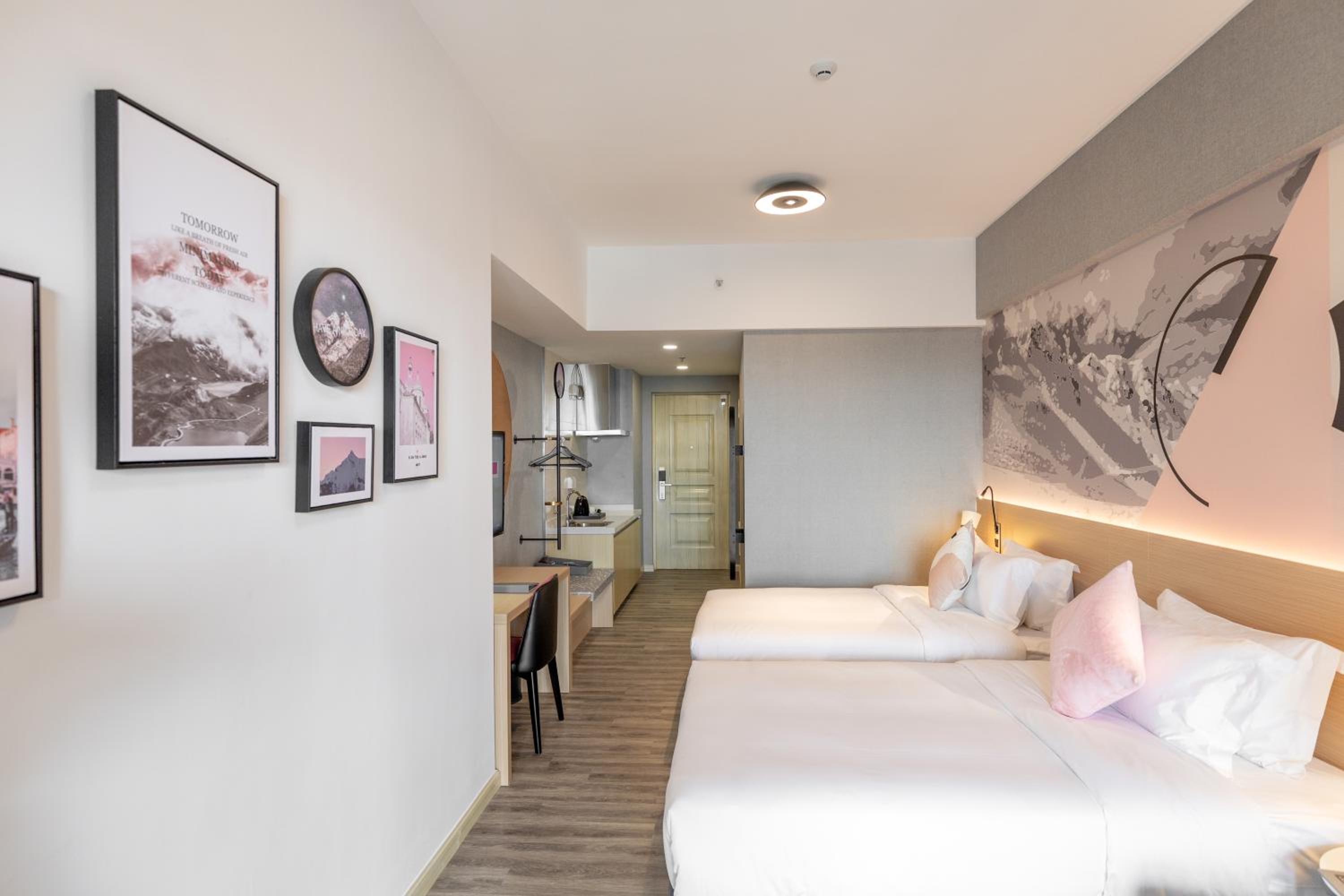 Mainland Chinese Citizens - Double Or Twin Room With Balcony - Photo 1