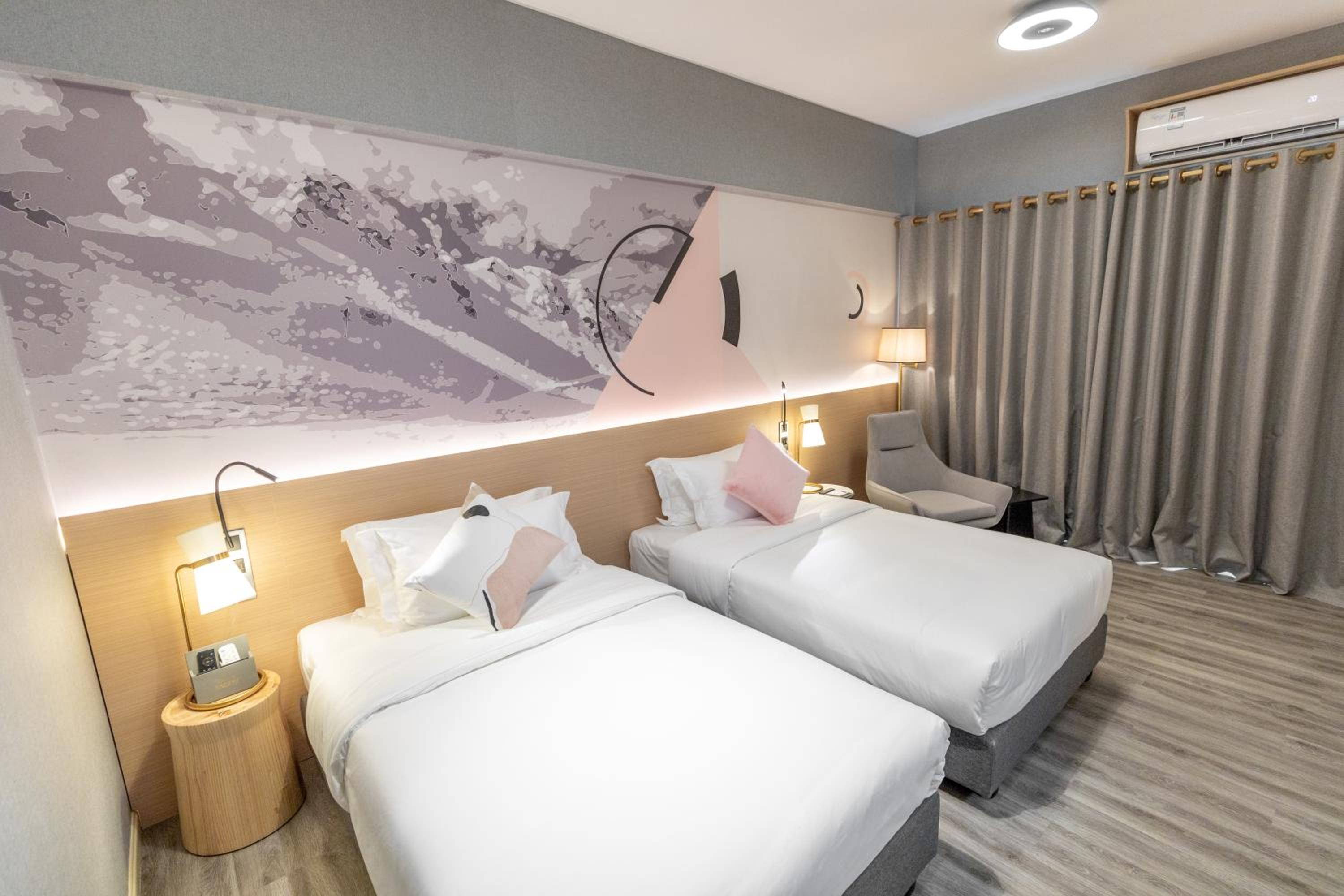 Mainland Chinese Citizens - Double Or Twin Room With Balcony - Photo 3