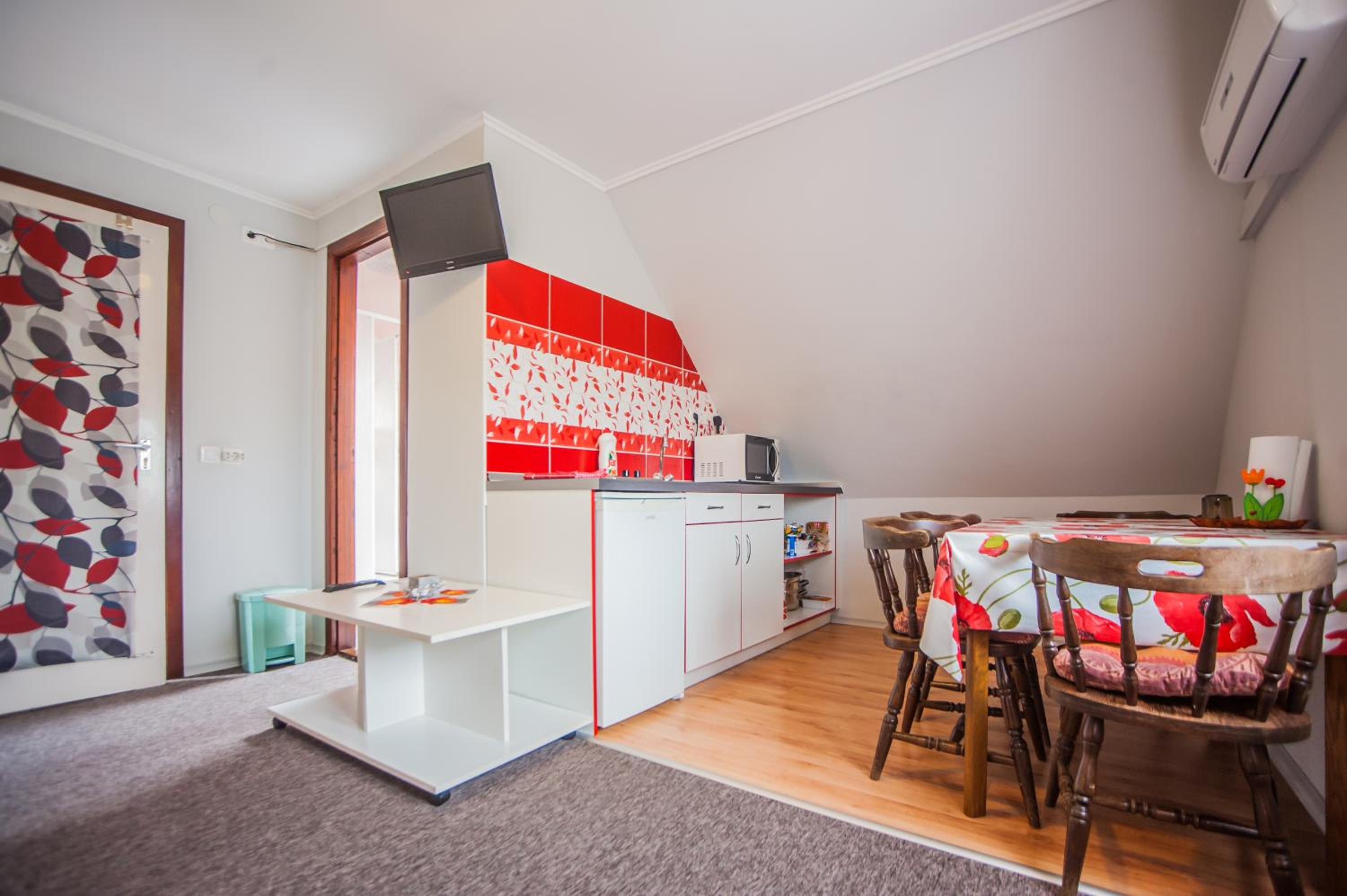 One-Bedroom Apartment photo 2