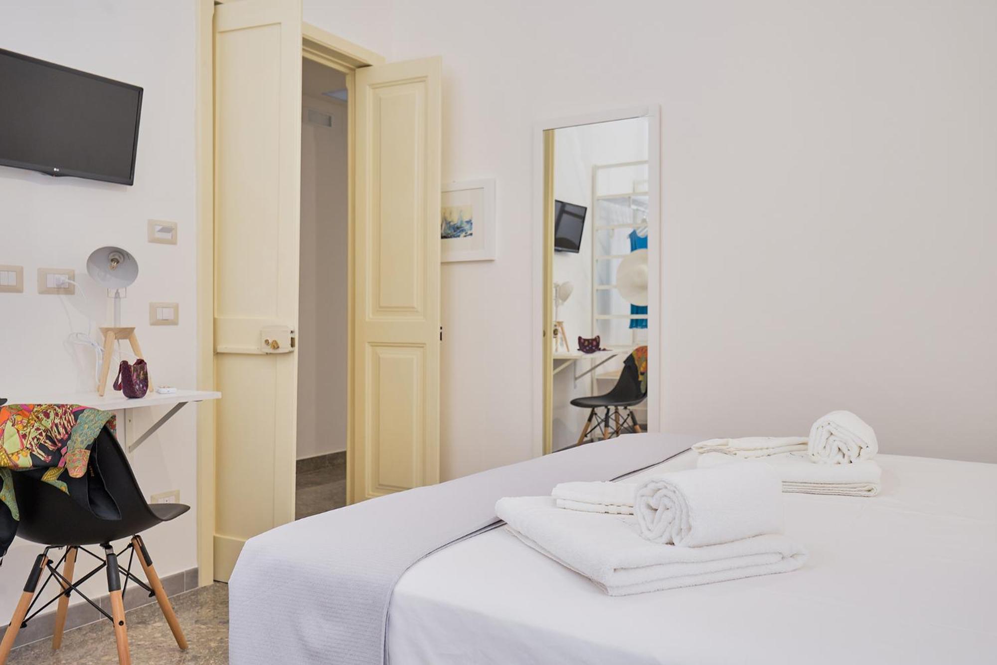 Double Room - Photo 14