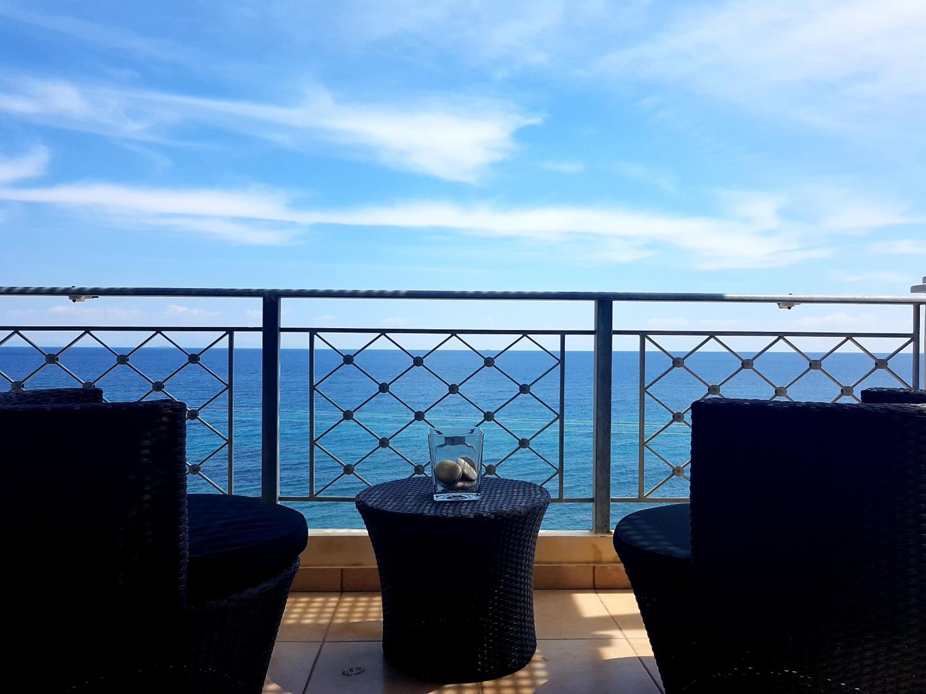 Deluxe Double Room with Balcony and Sea View - Photo 4