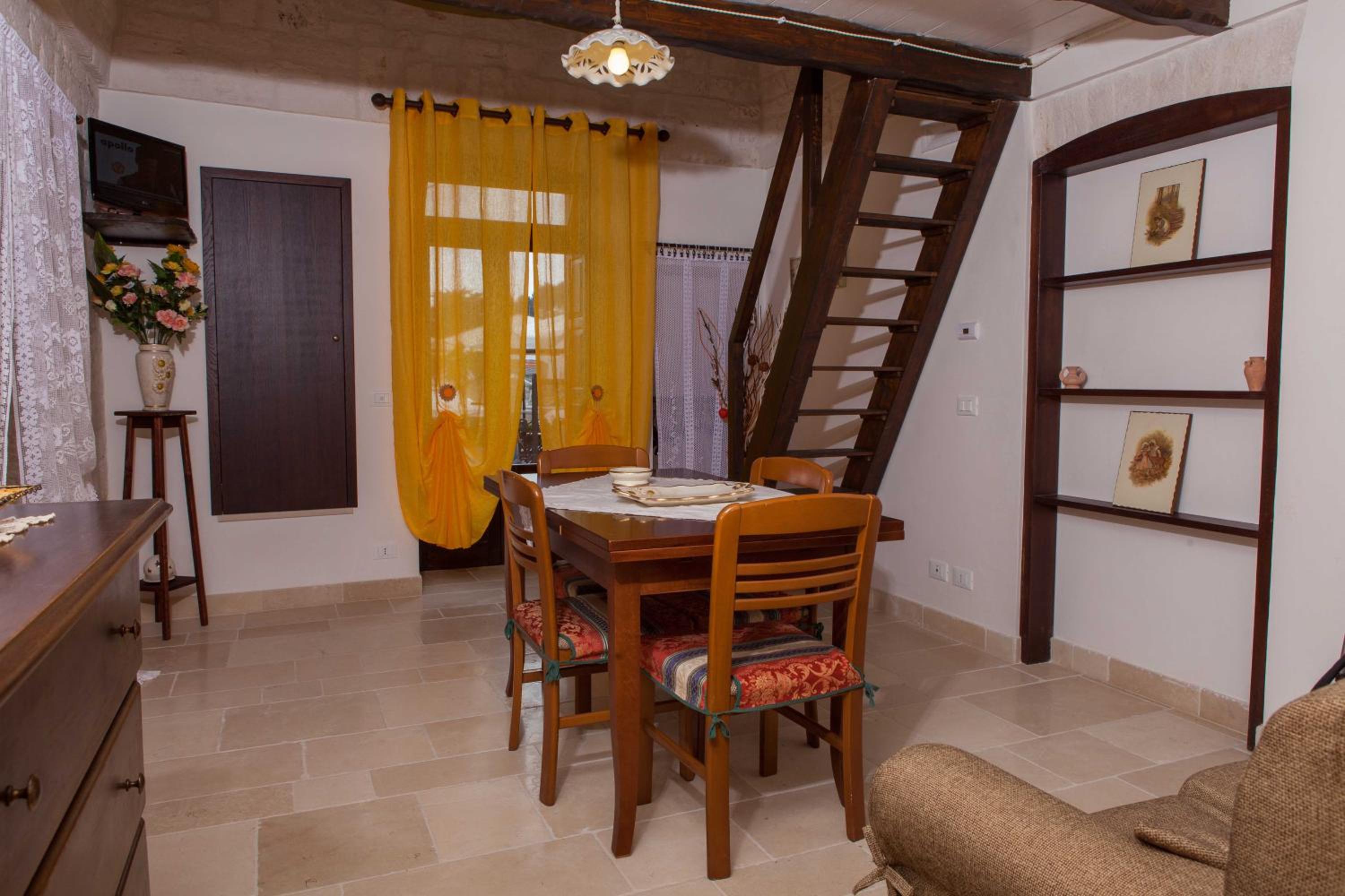 Three-Bedroom Apartment - Split Level - Photo 14
