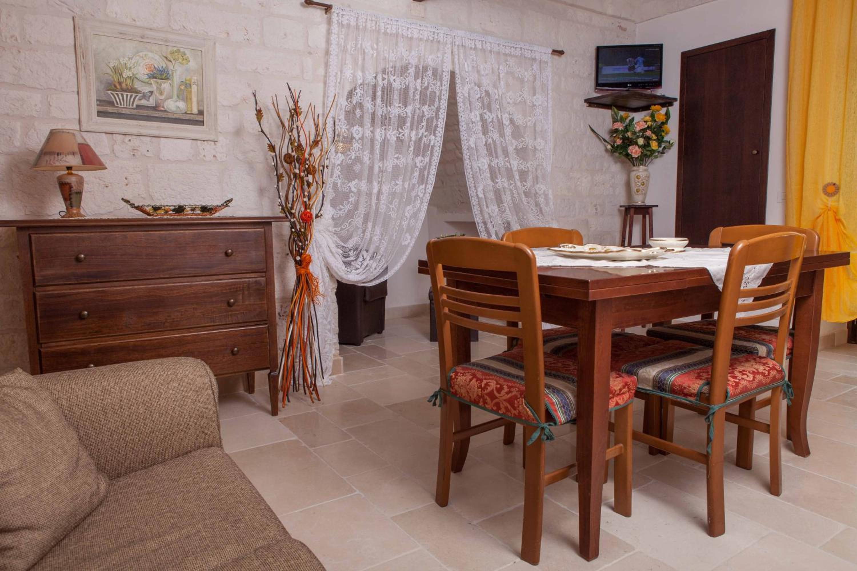 Three-Bedroom Apartment - Split Level - Photo 11