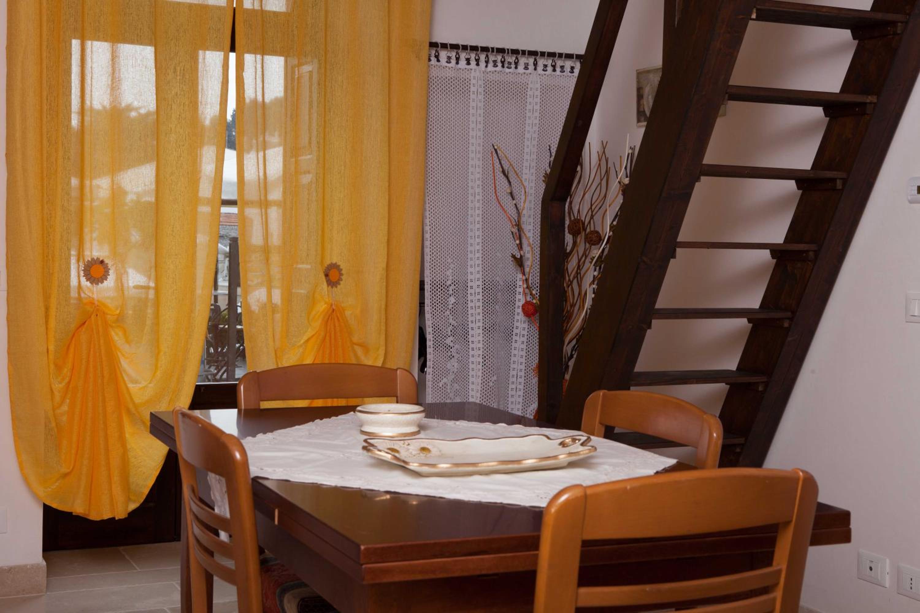 Three-Bedroom Apartment - Split Level - Photo 10