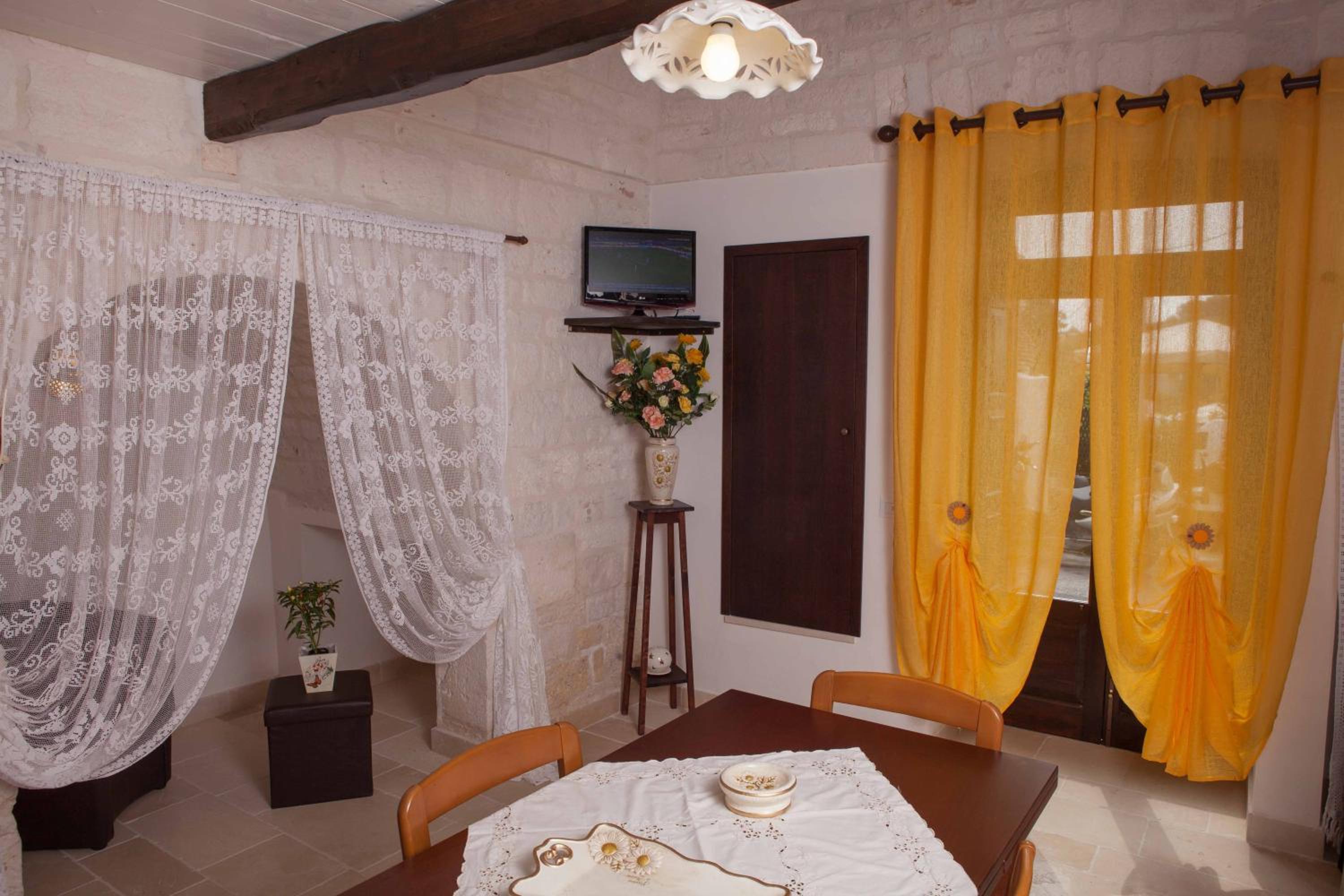 Three-Bedroom Apartment - Split Level - Photo 6