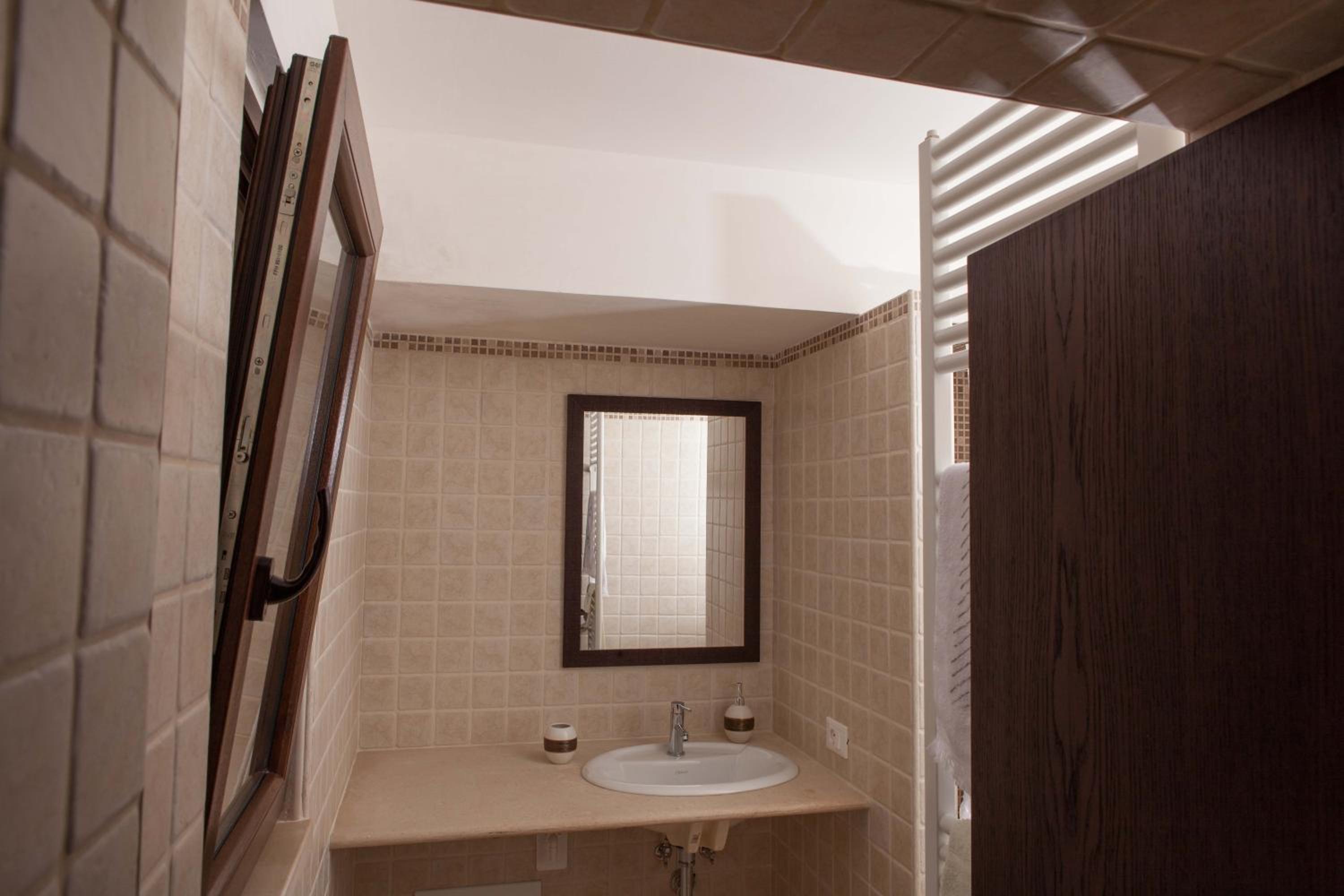 Double Room - Photo 10