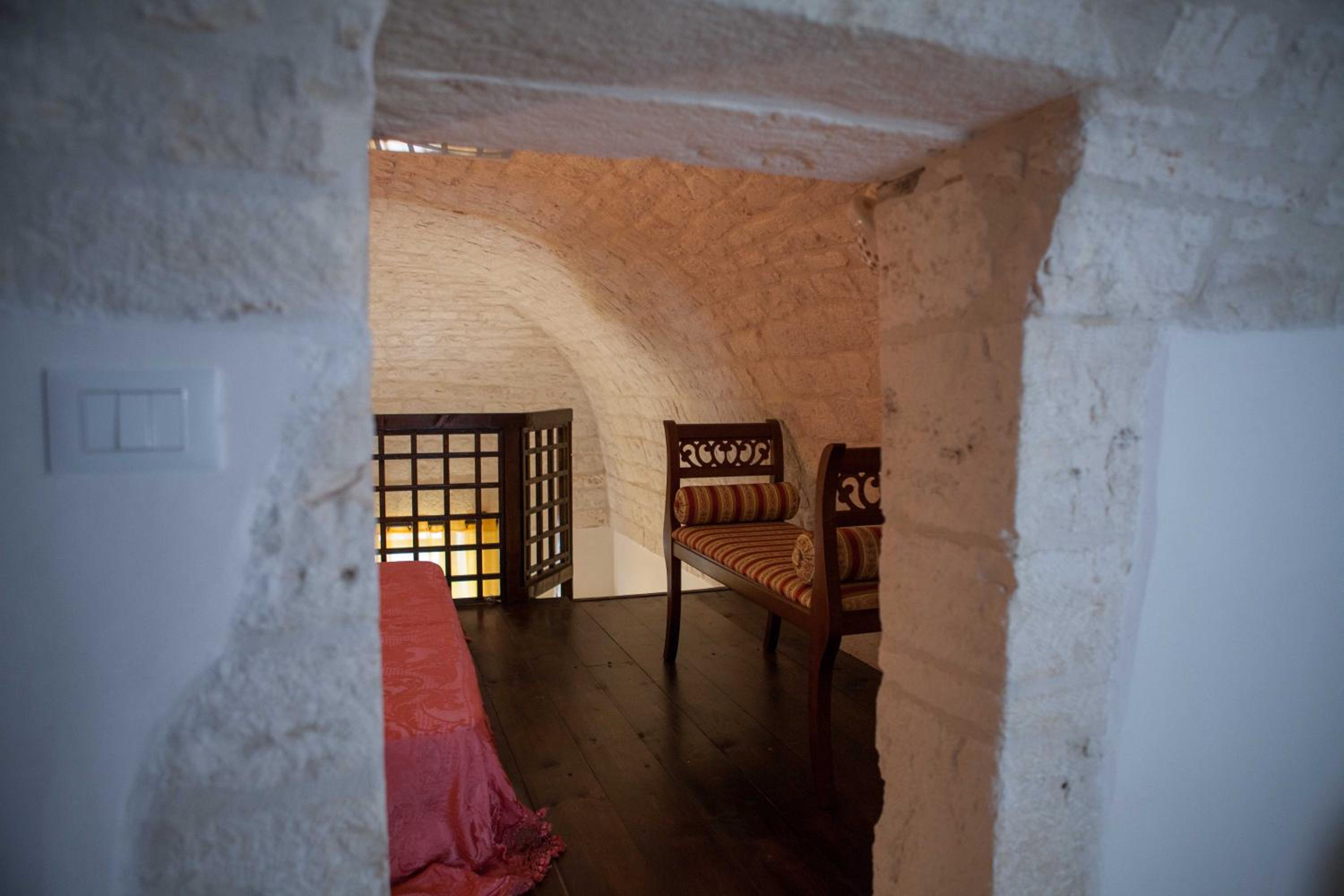 Three-Bedroom Apartment - Split Level - Photo 4