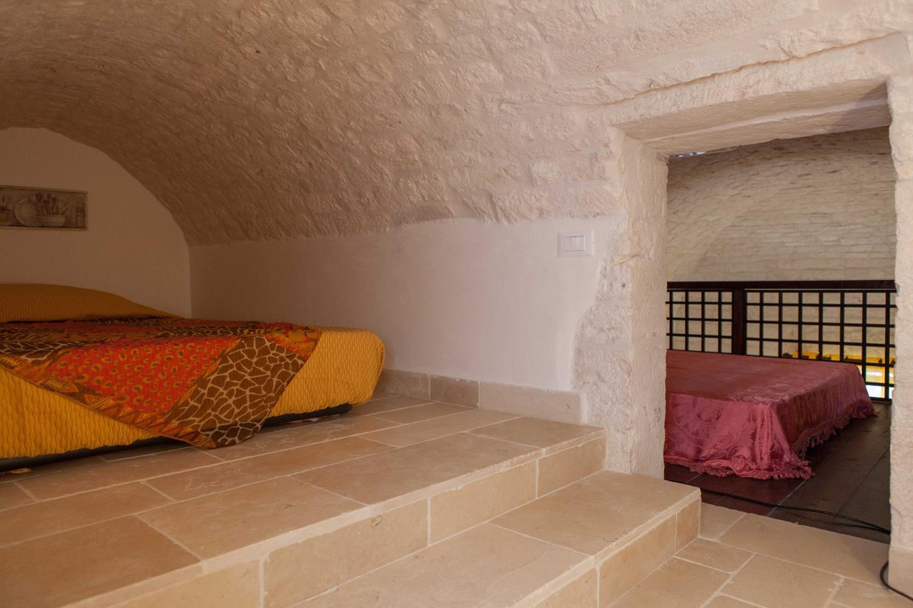 Three-Bedroom Apartment - Split Level - Photo 9
