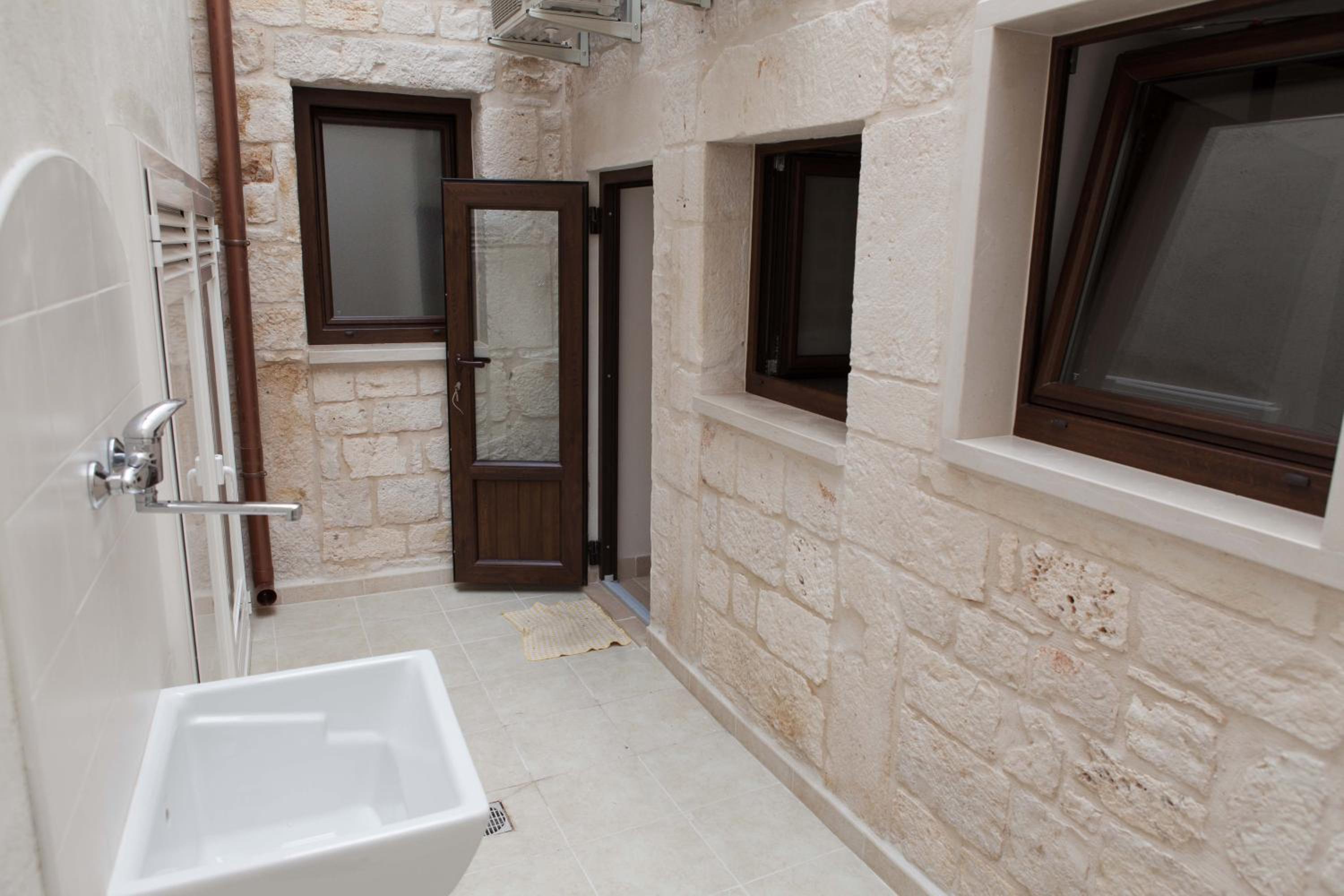 Three-Bedroom Apartment - Split Level - Photo 15