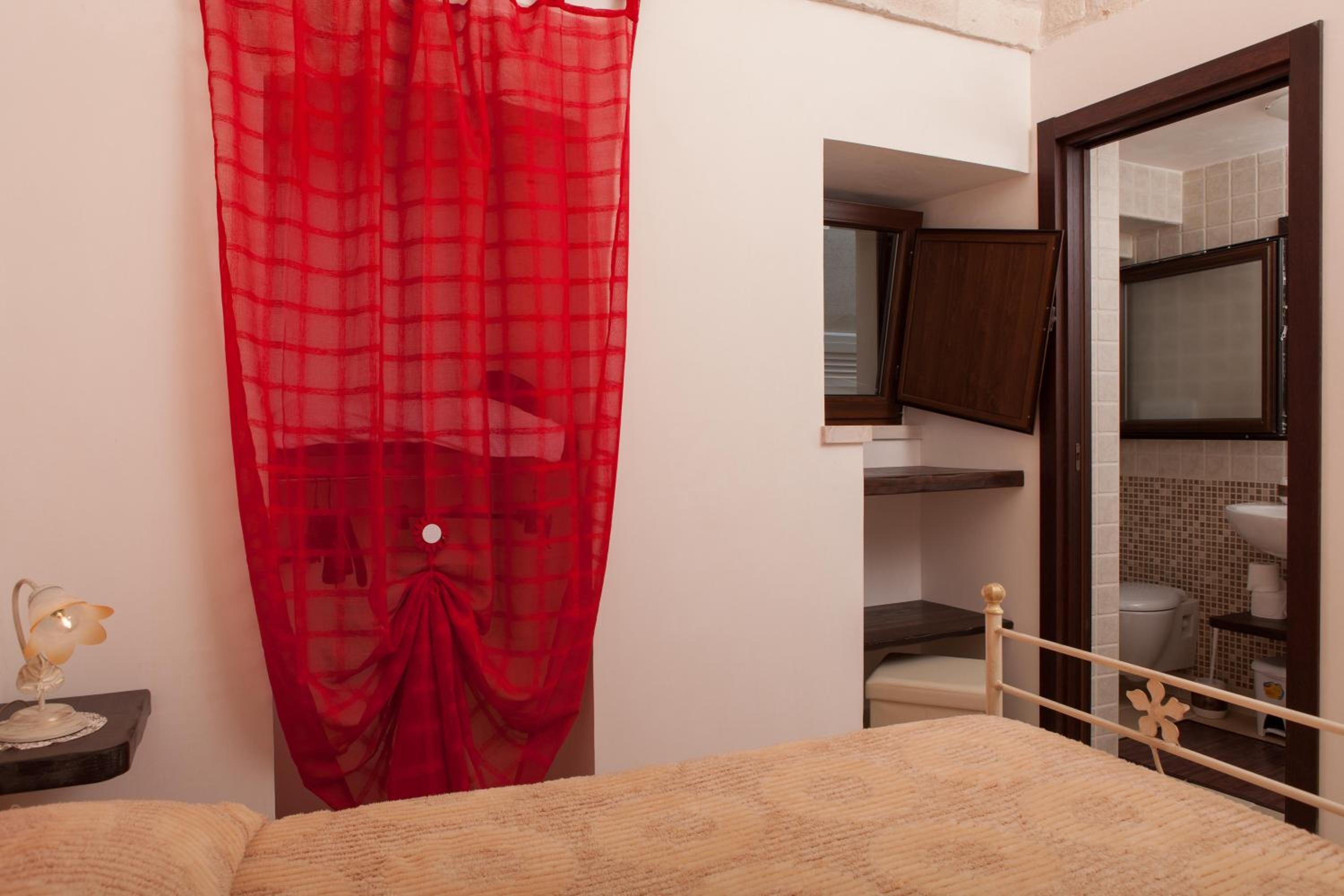 Double Room - Photo 5