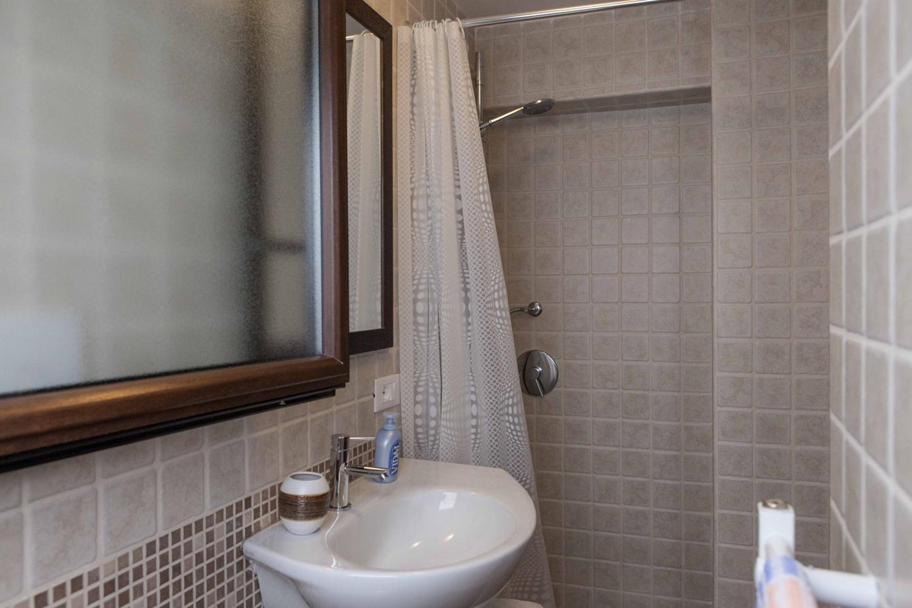 Double Room - Photo 11