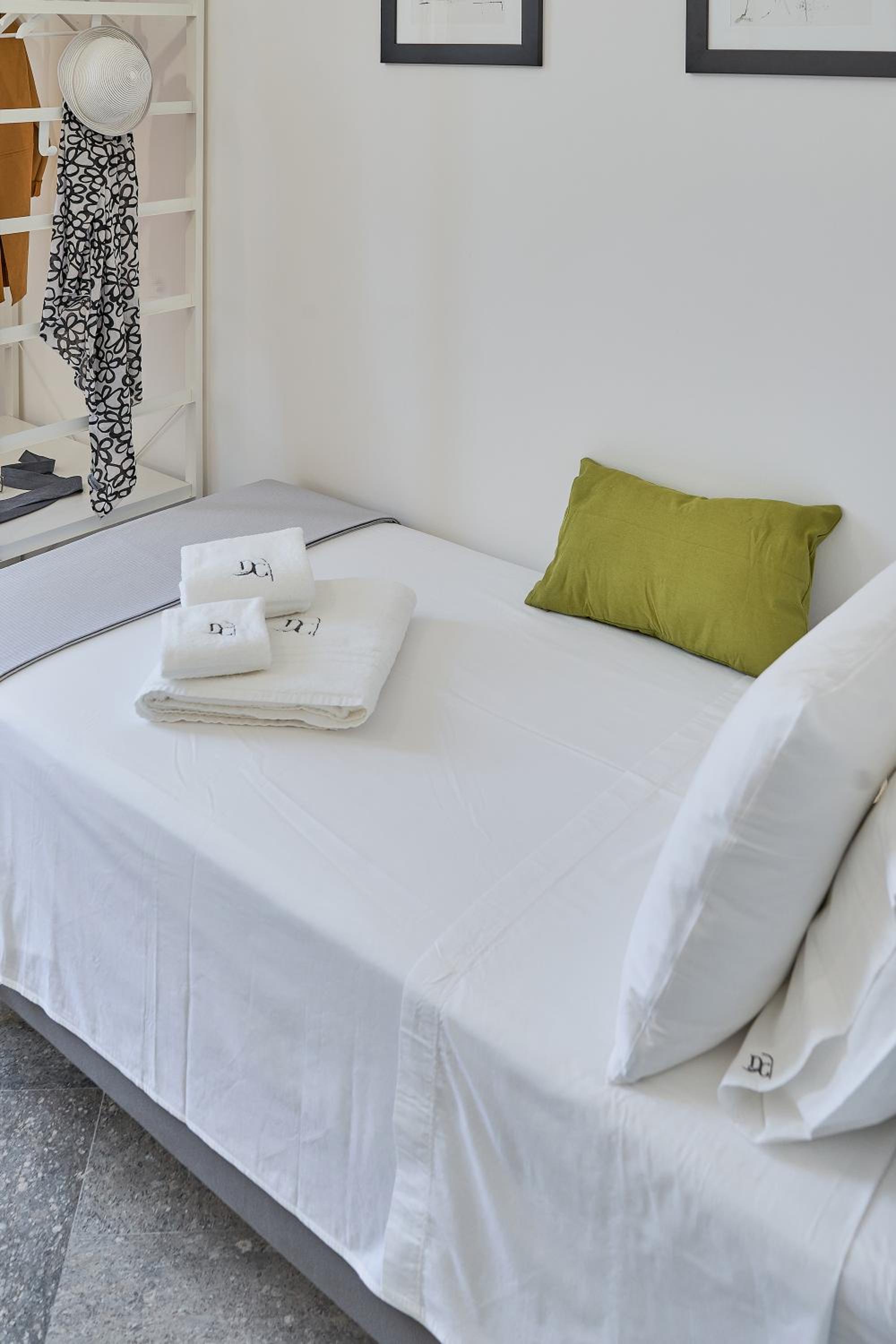 Single Room with Private External Bathroom
