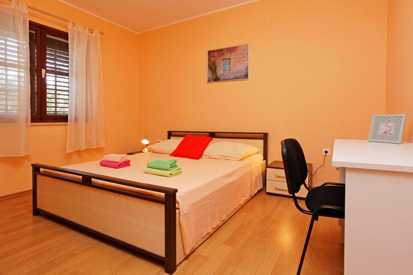 Three-Bedroom Holiday Home with Terrace and Sea View photo 1