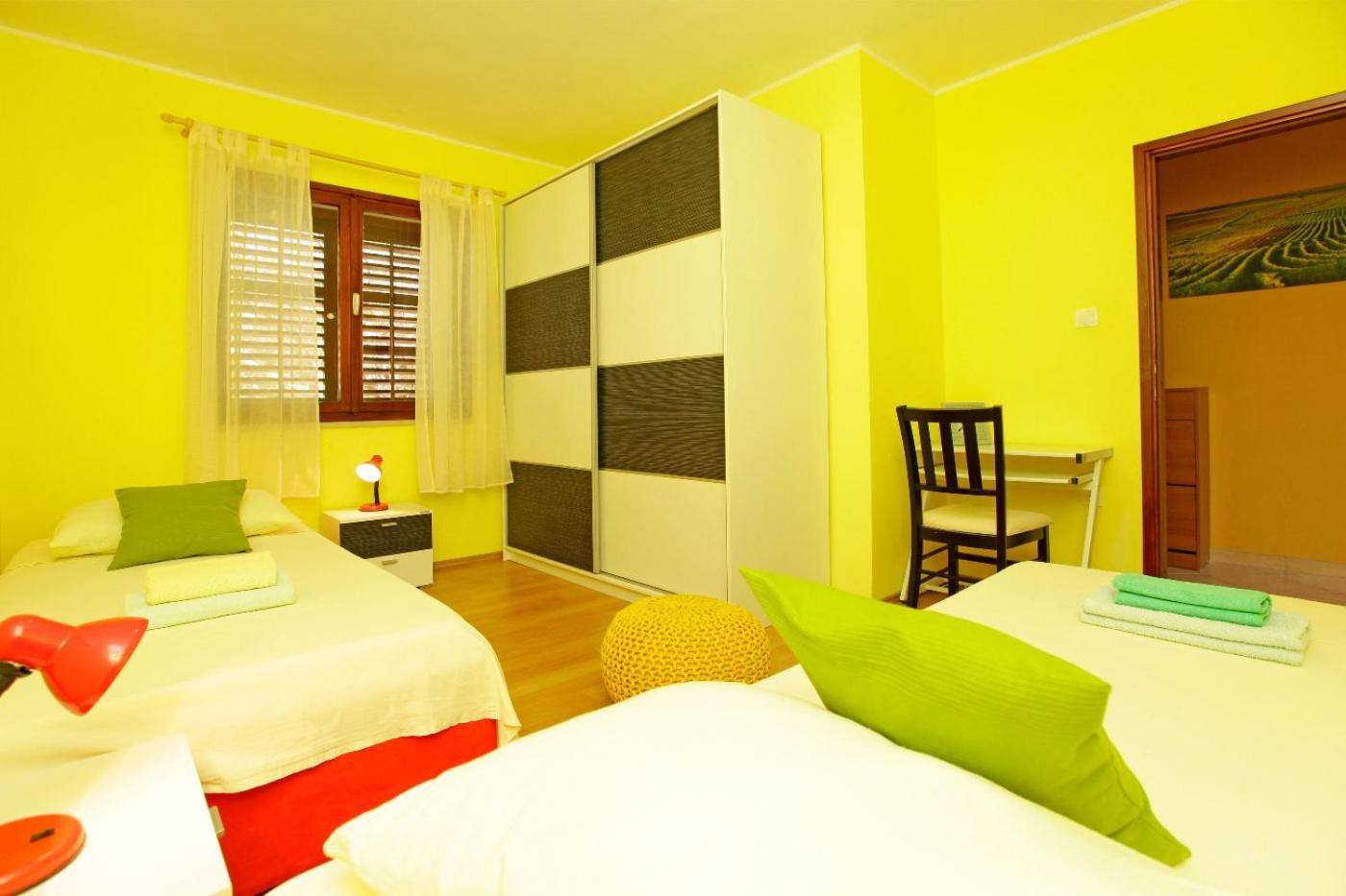 Three-Bedroom Holiday Home with Terrace and Sea View photo 2