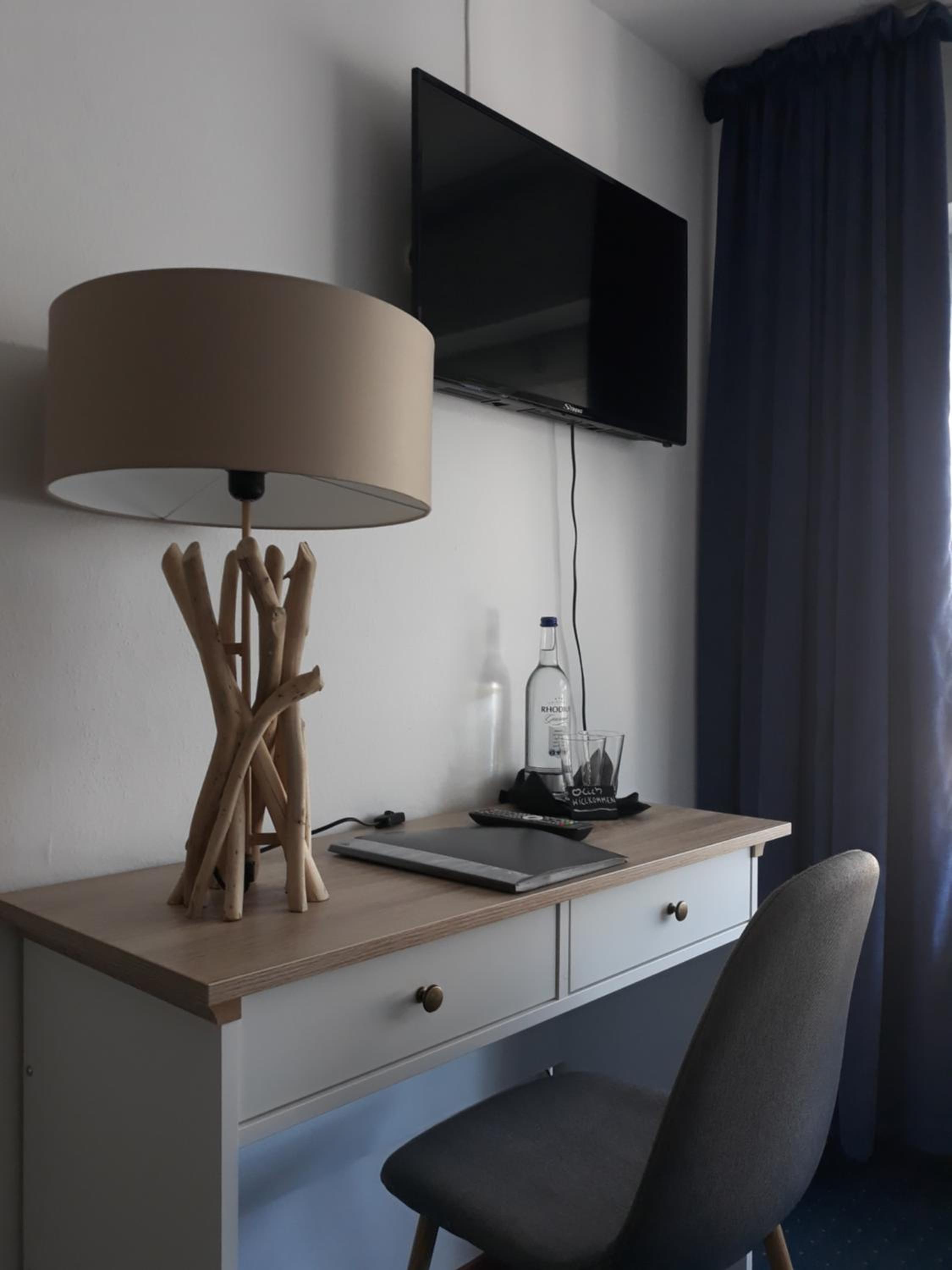 Double Room with Private Bathroom - Photo 10