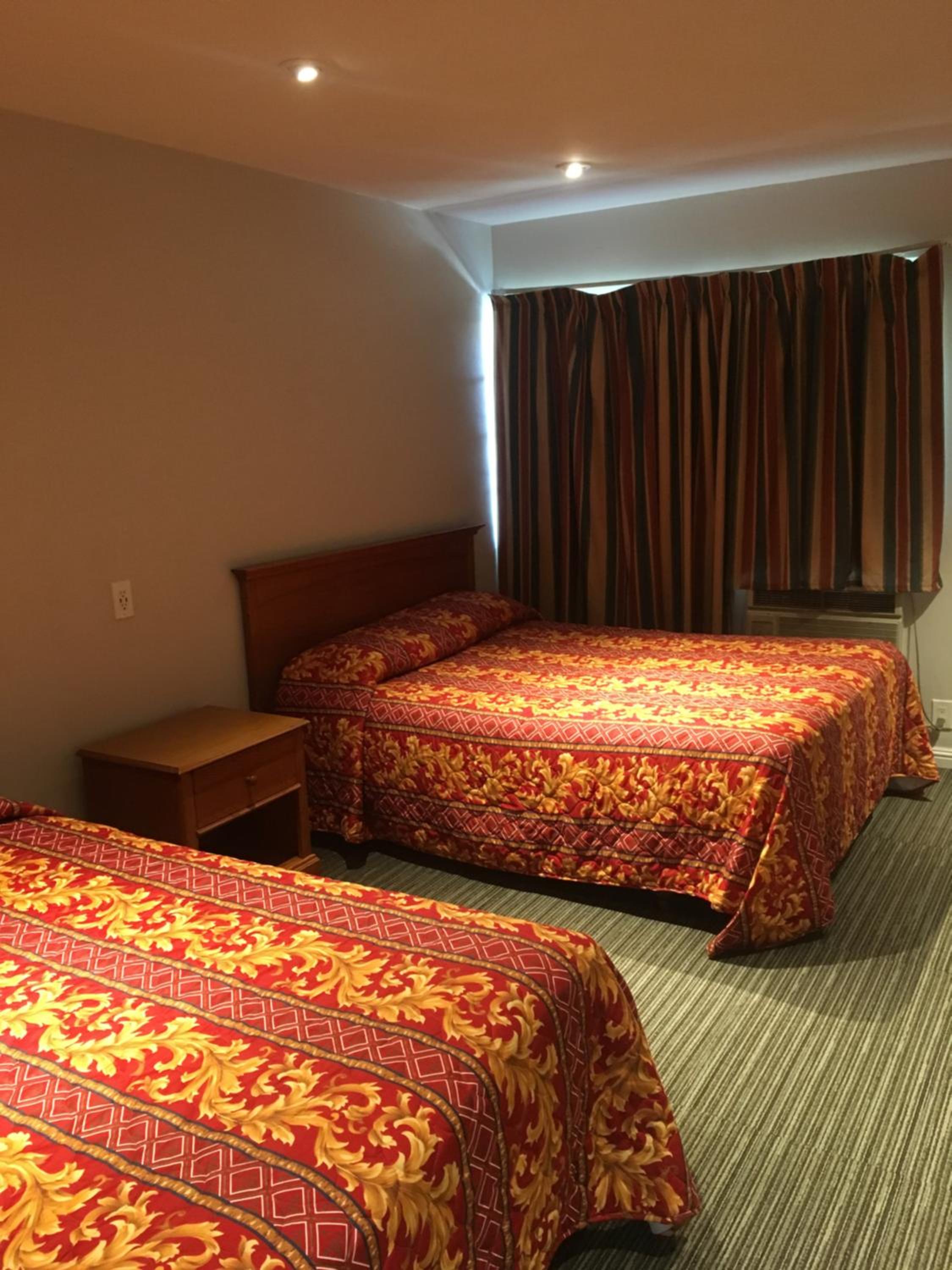 Standard Double Queen Room photo 2