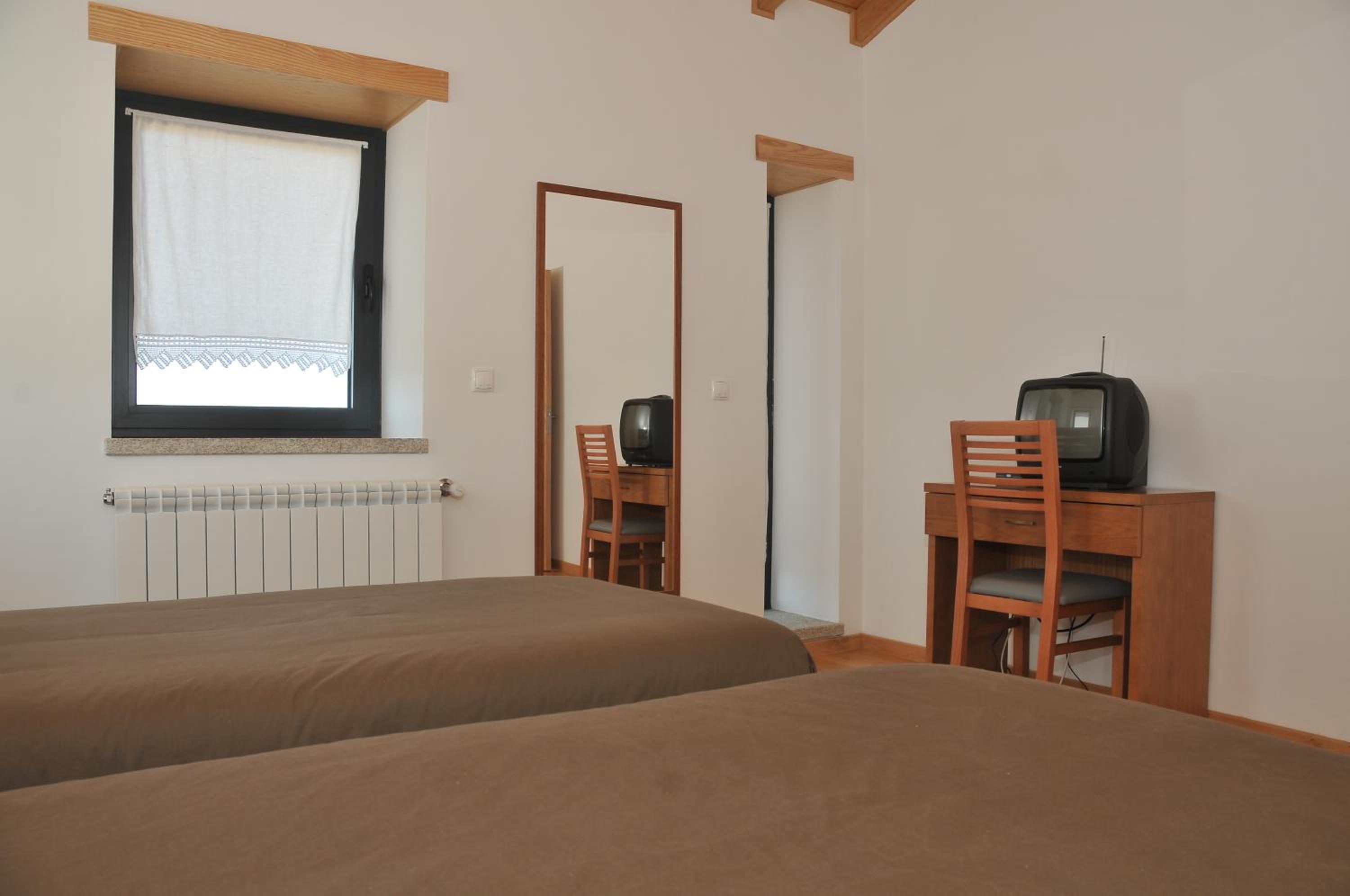 Double or Twin Room with Shared Bathroom photo 1