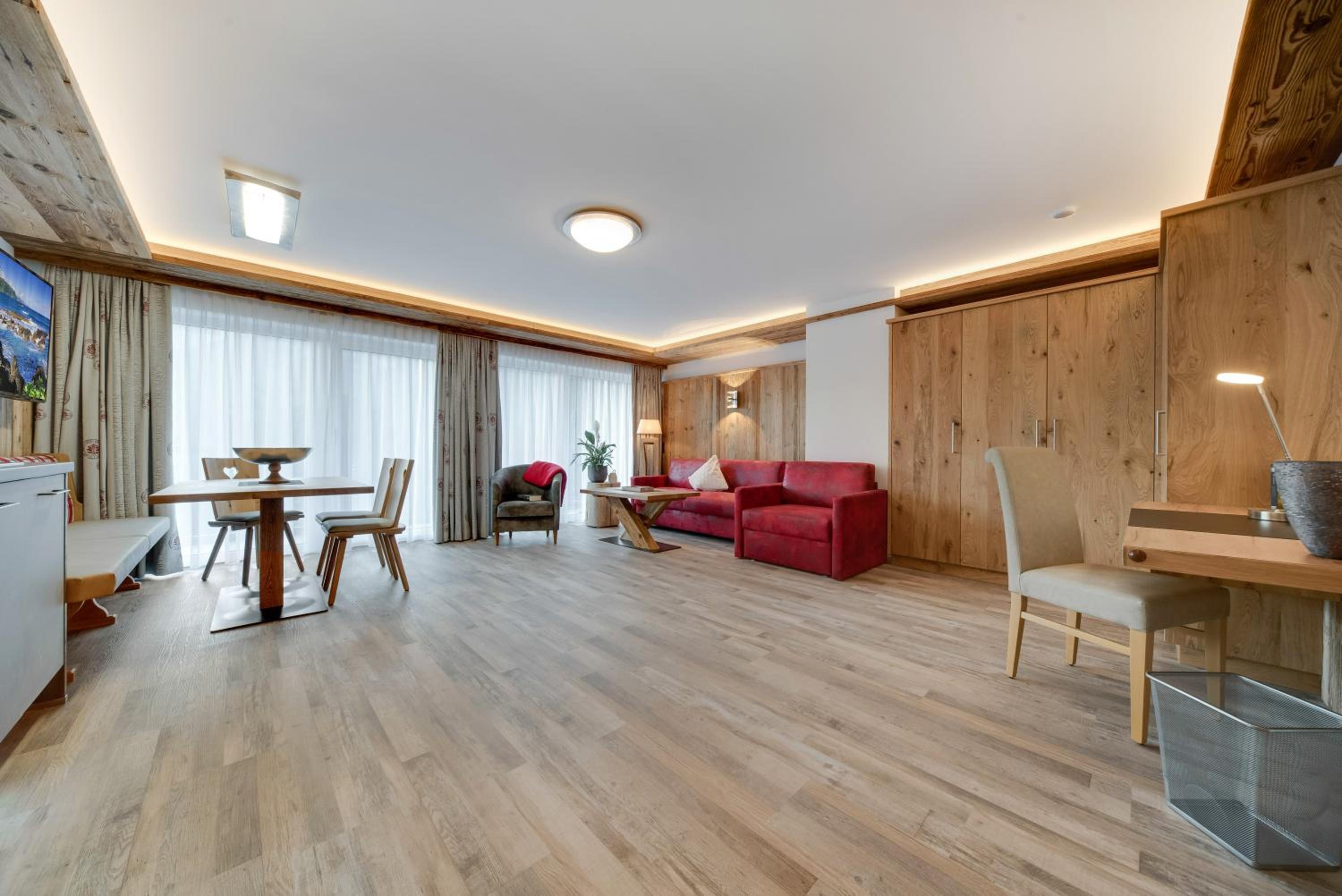 Apartment with Mountain View