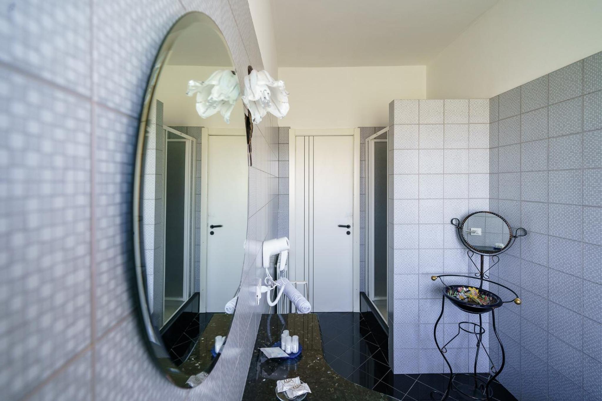 Quadruple Room - Photo 8