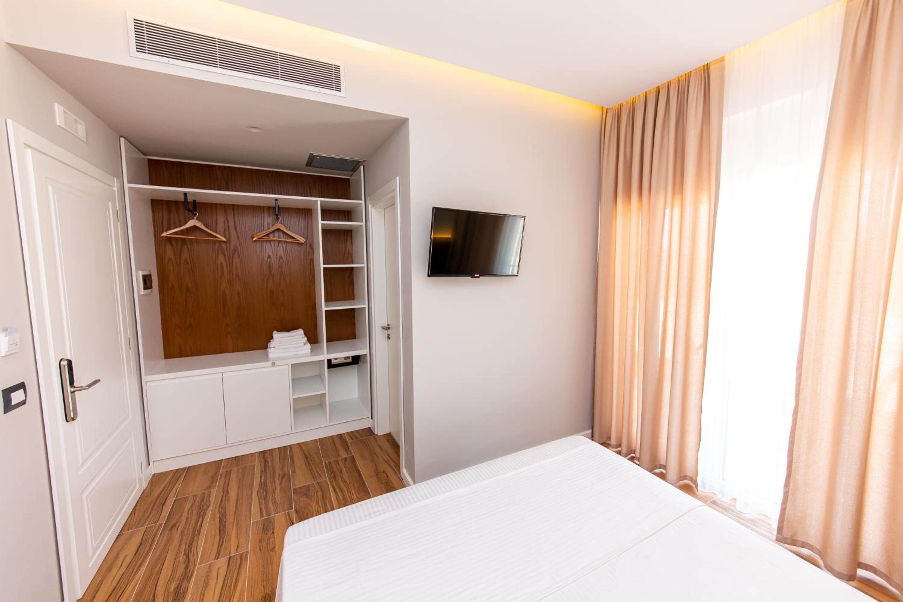 Double Room with Balcony photo 3