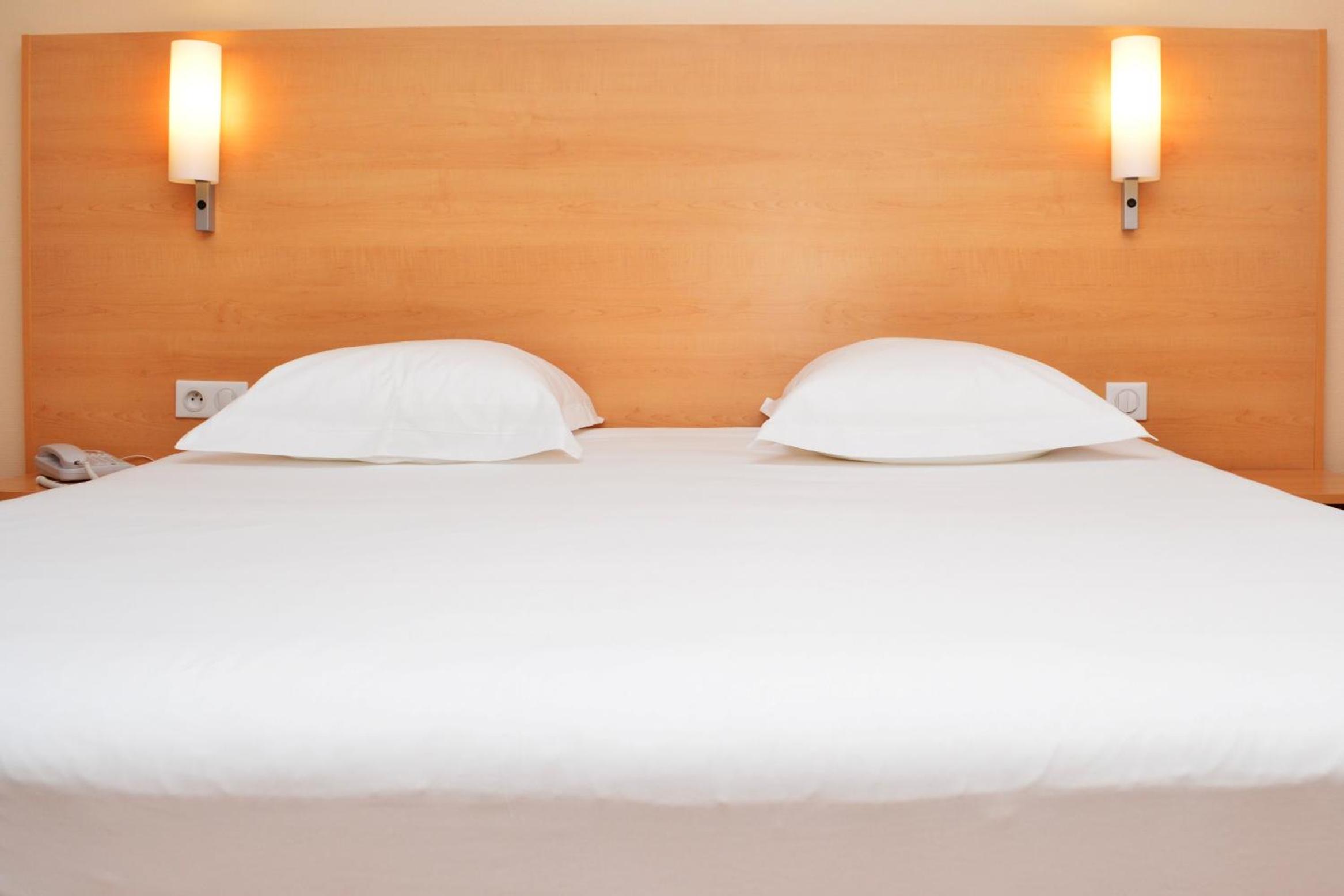 Standard Double Room thumbnail 5
