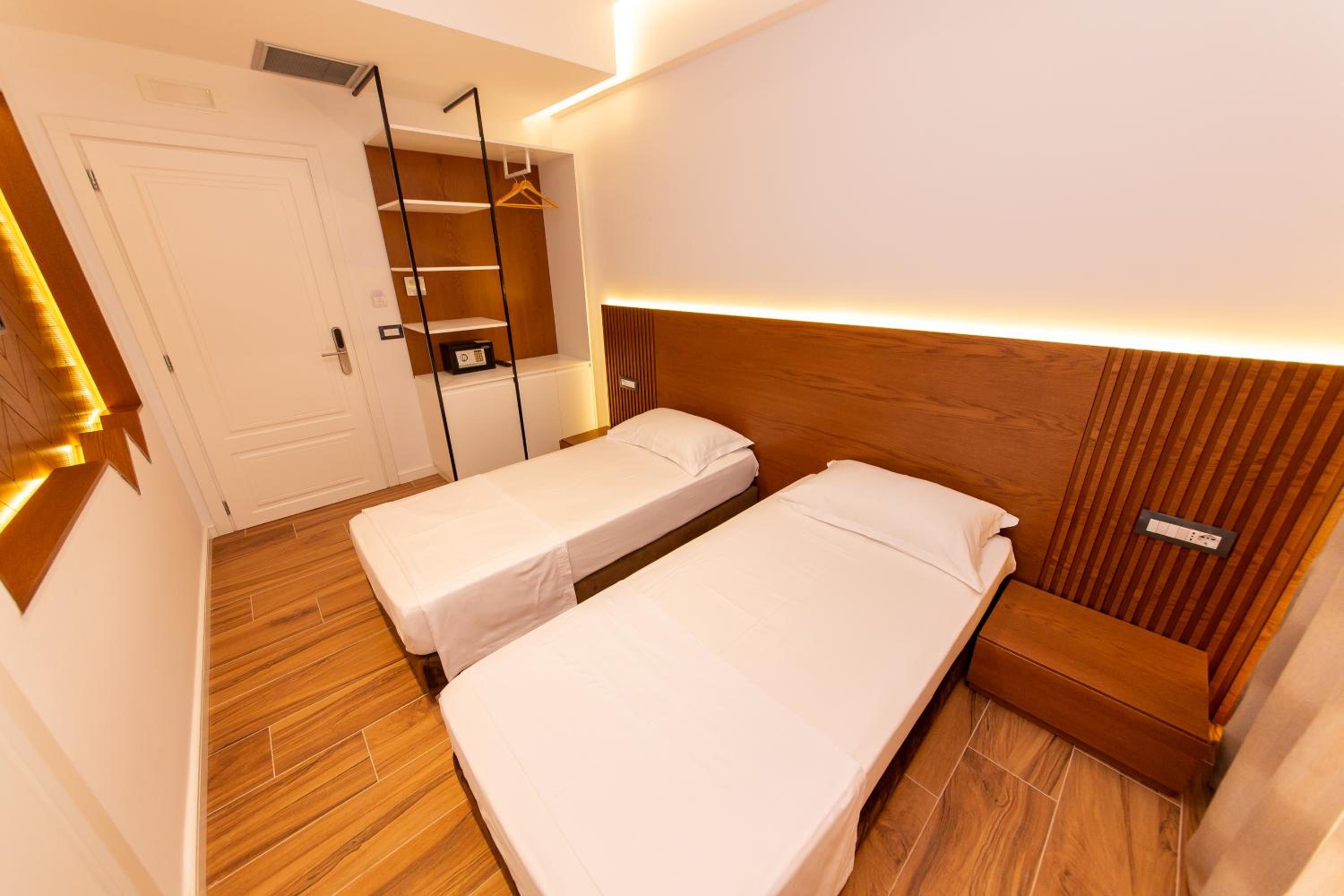 Double or Twin Room with Balcony photo 3