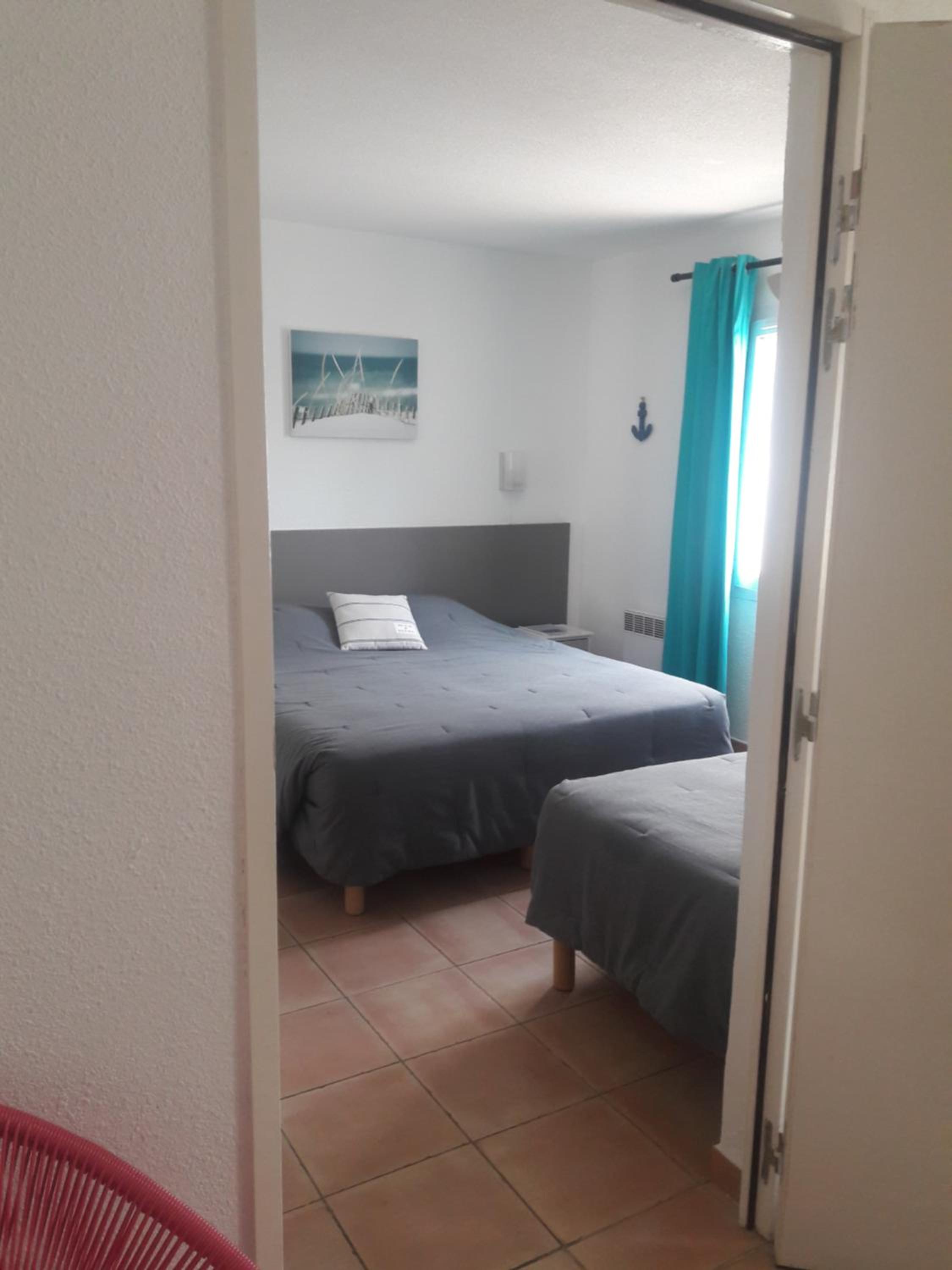 Two Connecting Rooms (5 people) - Photo 1