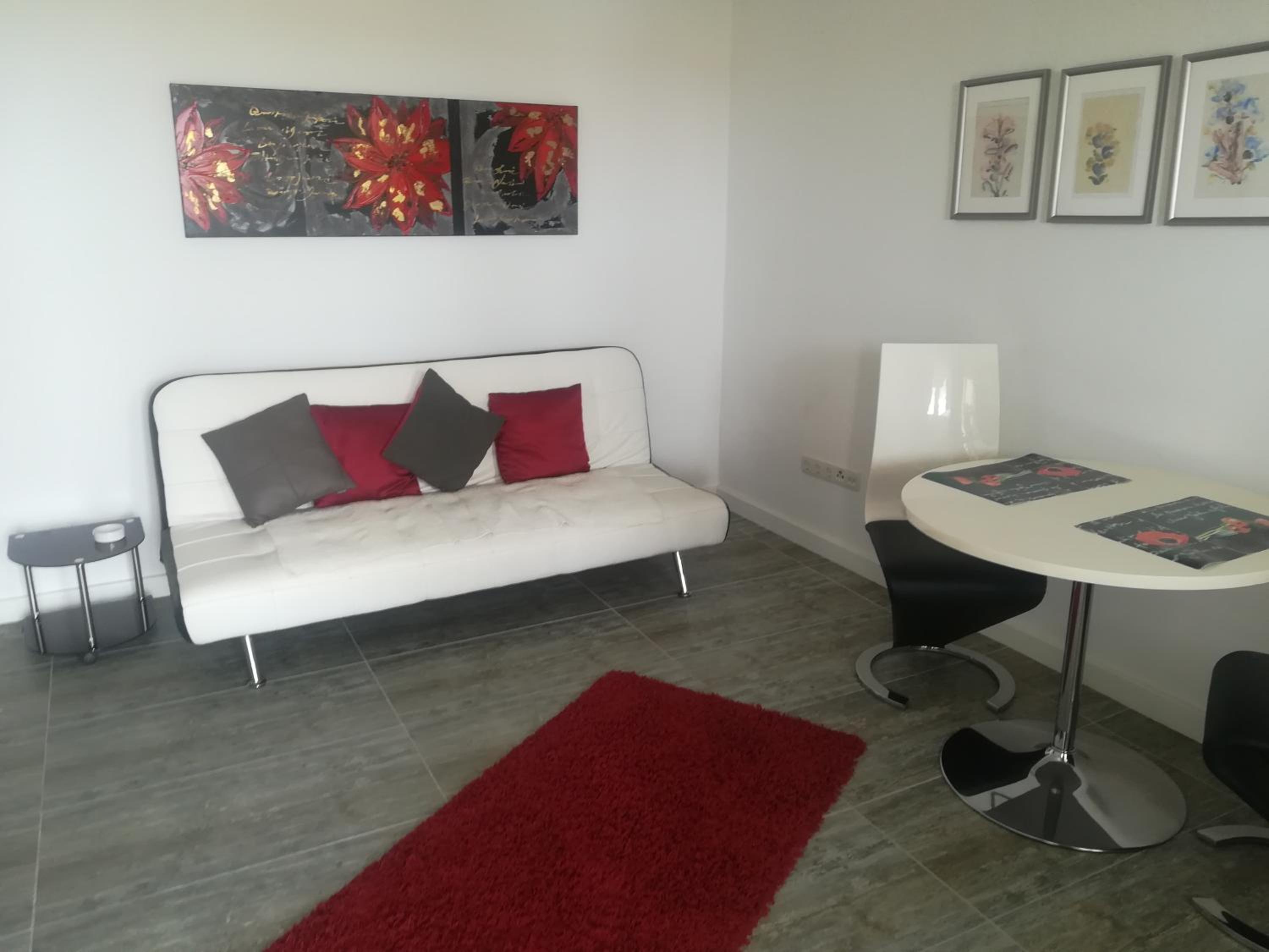 One-Bedroom Apartment photo 1
