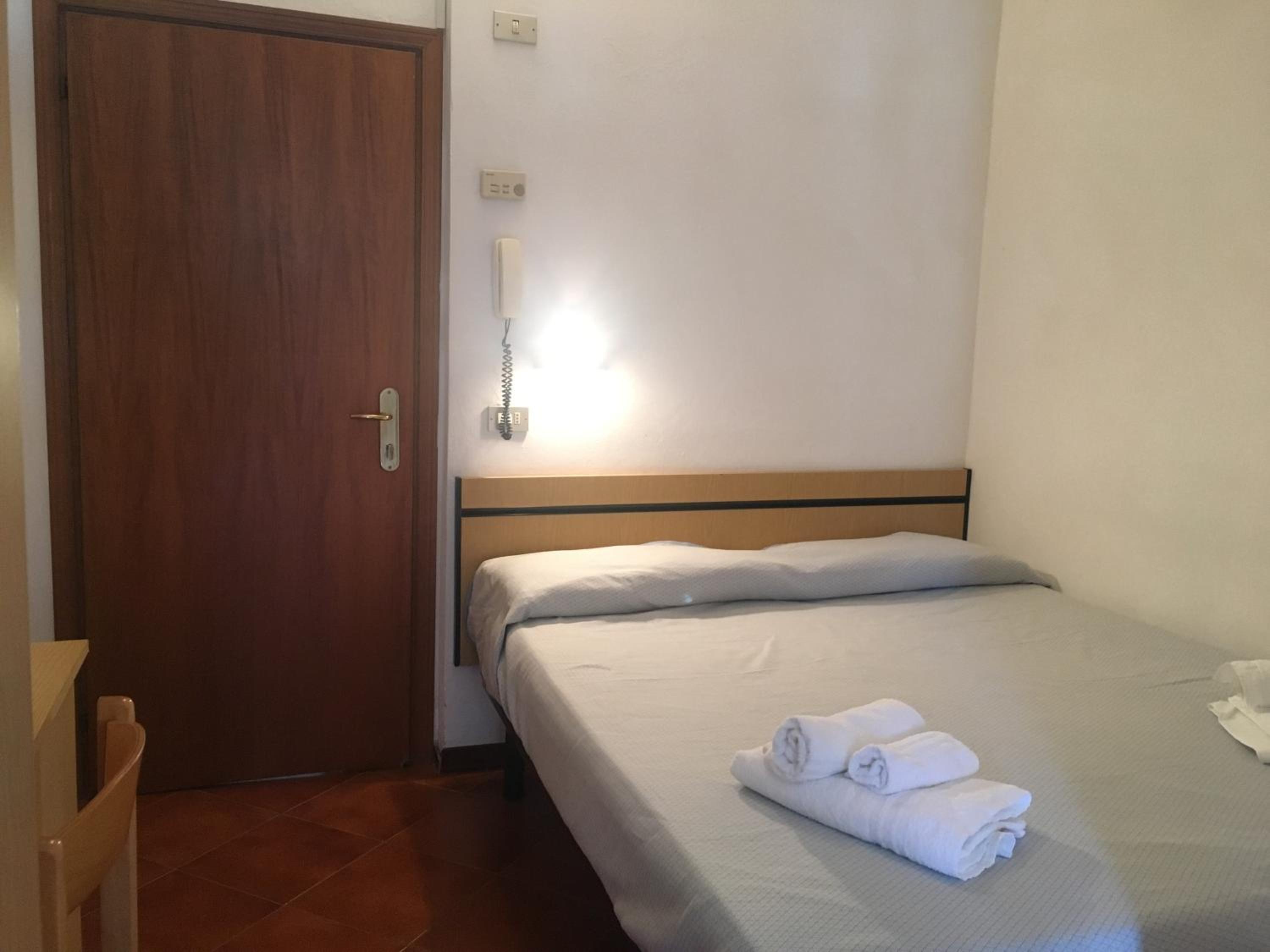 Economy Double Room photo 2