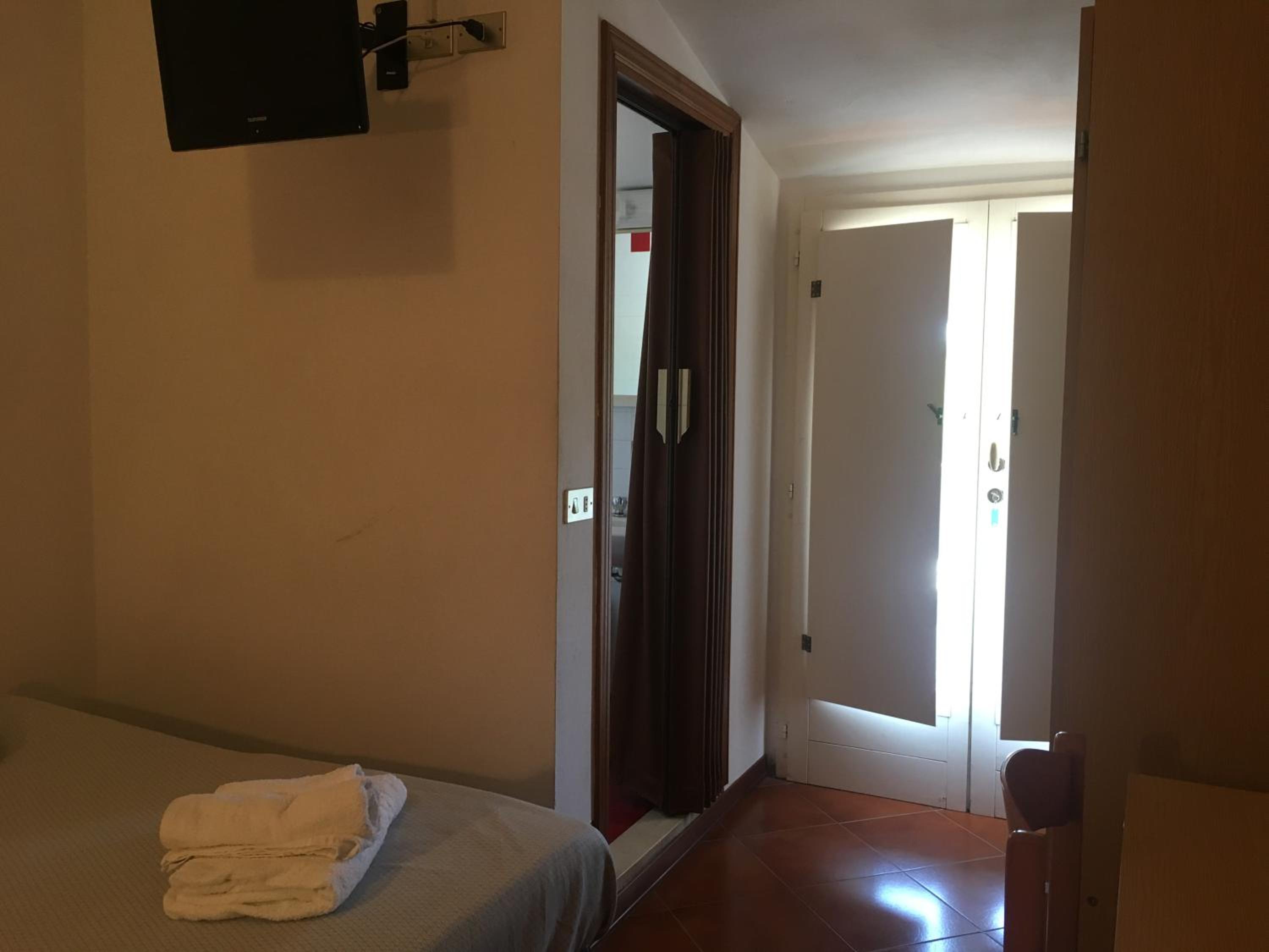 Economy Double Room photo 1