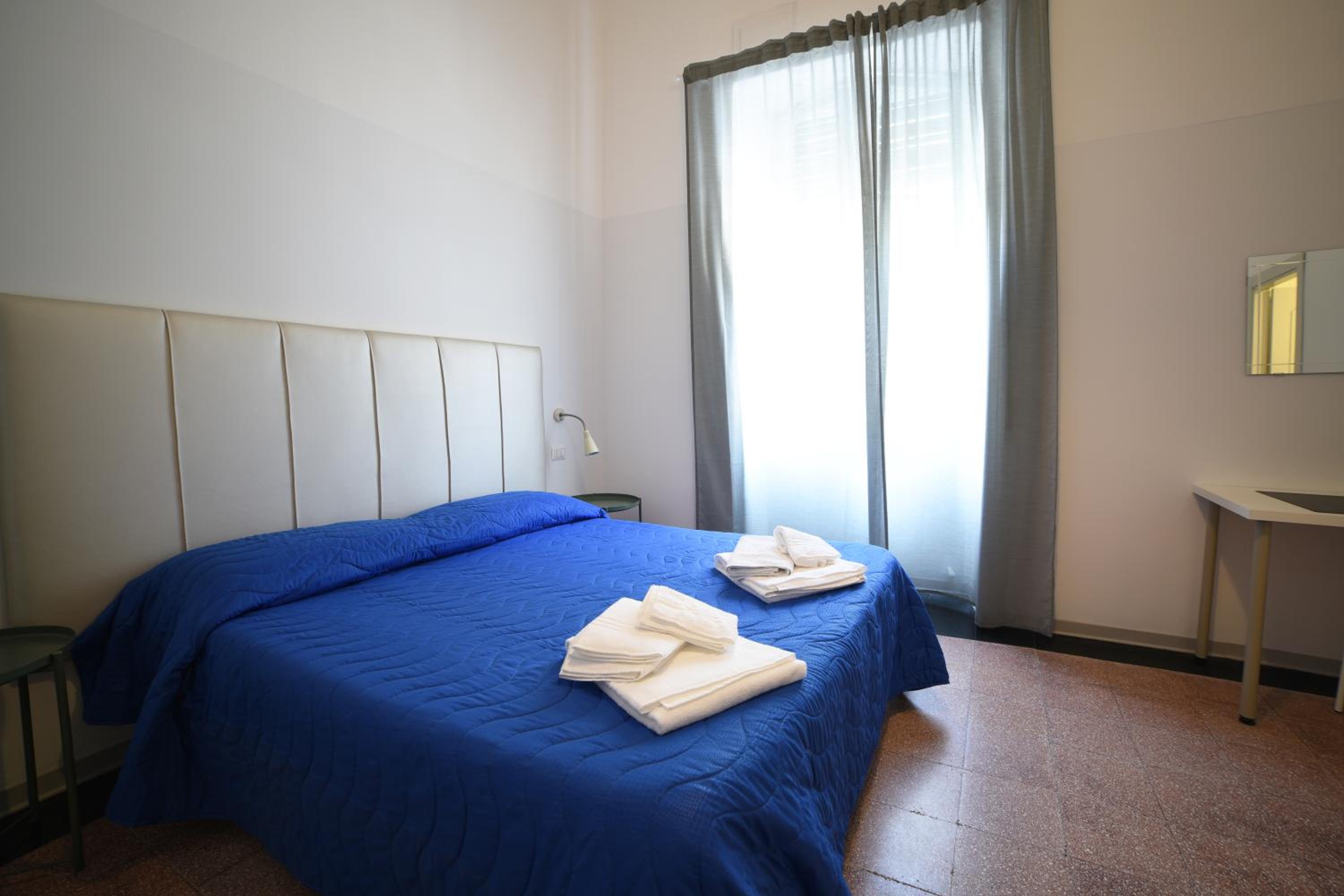 Double Room with Private Bathroom - Photo 1