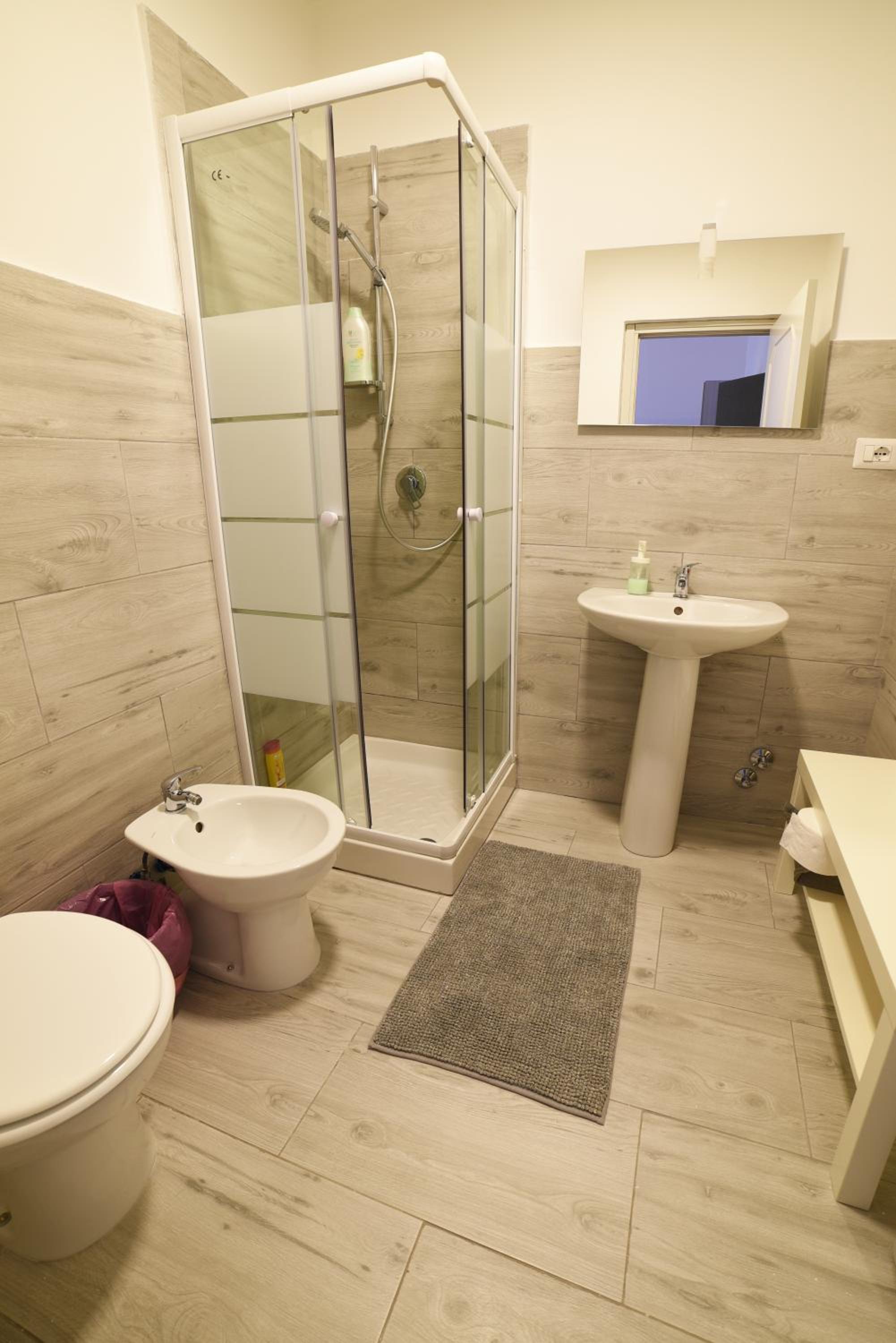 Double Room with Private Bathroom - Photo 5